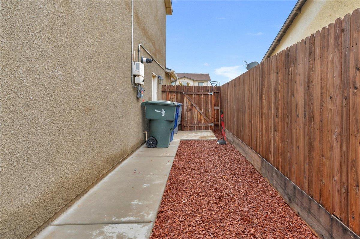 Fresno, California, 93722, United States, 5 Bedrooms Bedrooms, ,3 BathroomsBathrooms,Residential,For Sale,1982186