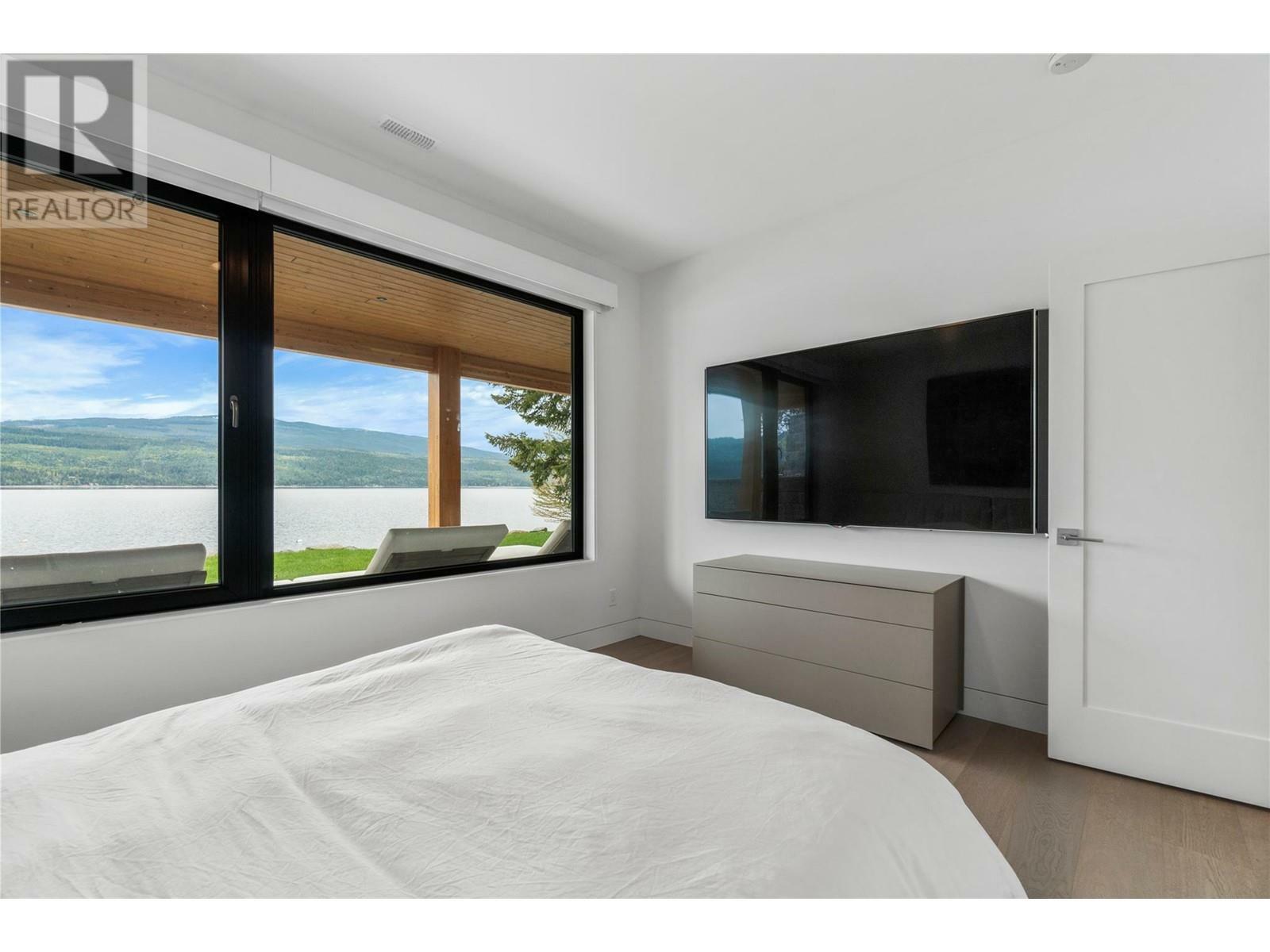 ANGLEMONT, British Columbia, V0E 1M8, CA, 5 Bedrooms Bedrooms, ,3 BathroomsBathrooms,Residential,For Sale,1836909
