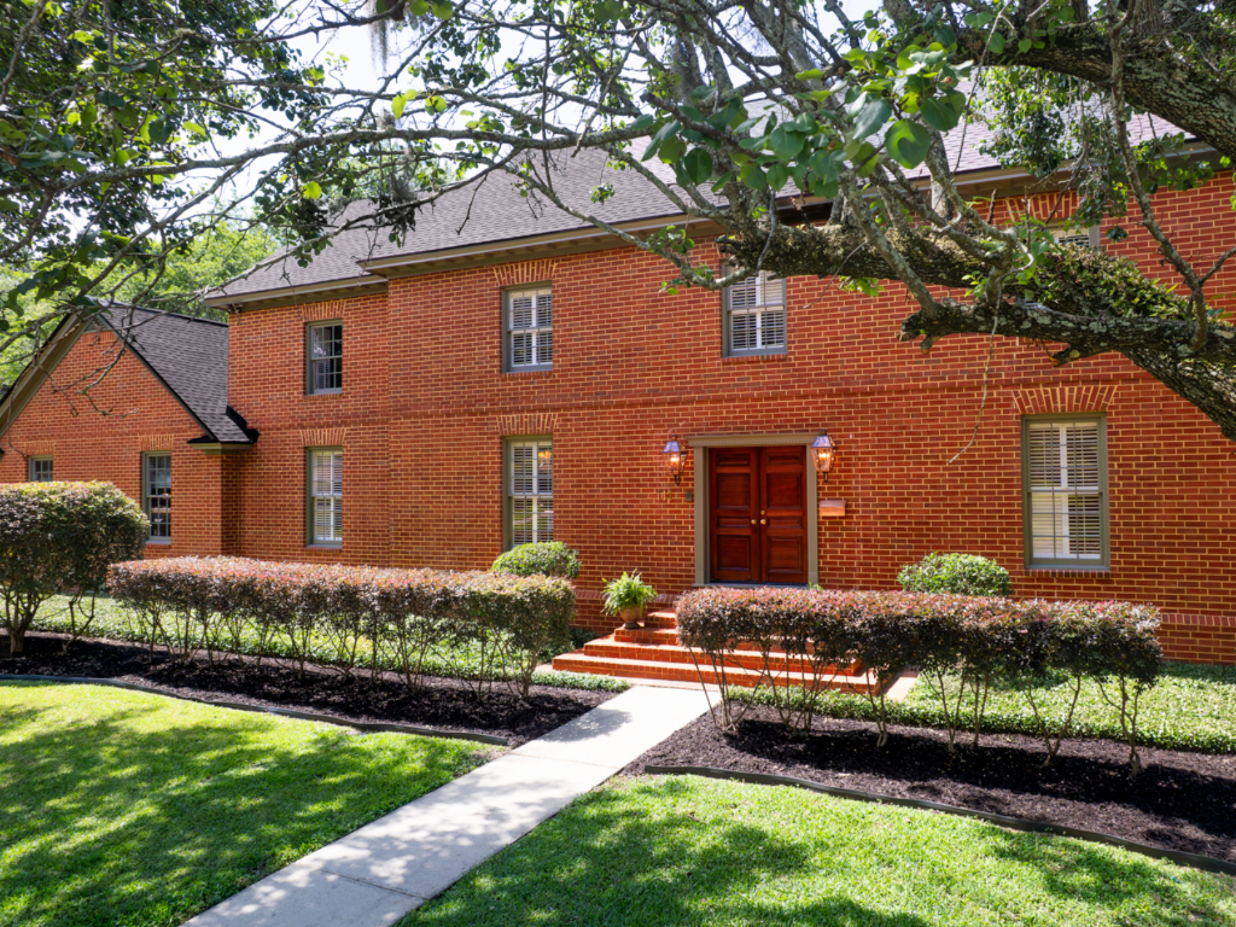  Grand Colonial Estate is Rare Find in the Heart of Midtown - 物件實景