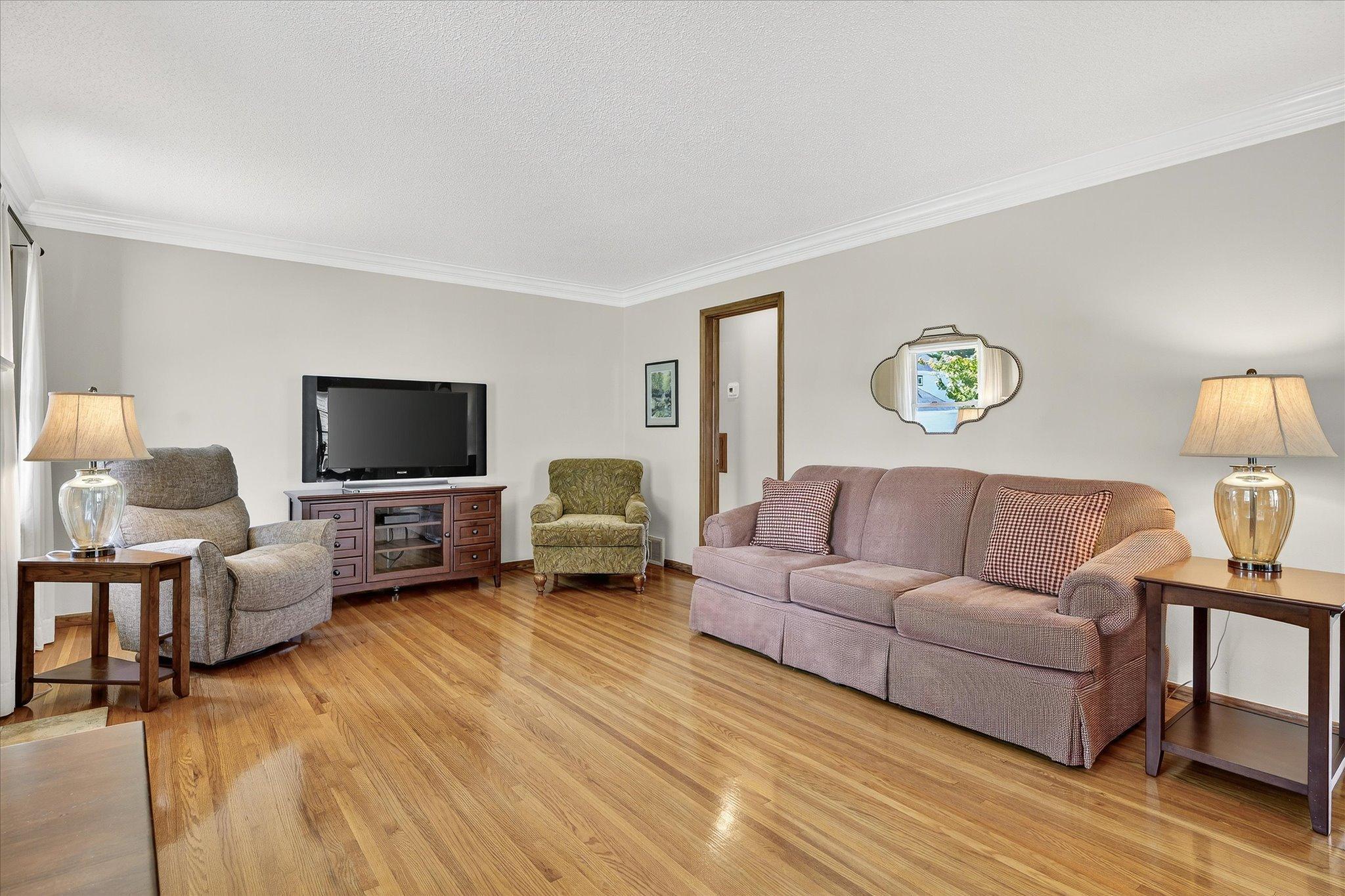 Edina, Minnesota, 55410, United States, 3 Bedrooms Bedrooms, ,1 BathroomBathrooms,Residential,For Sale,1941033