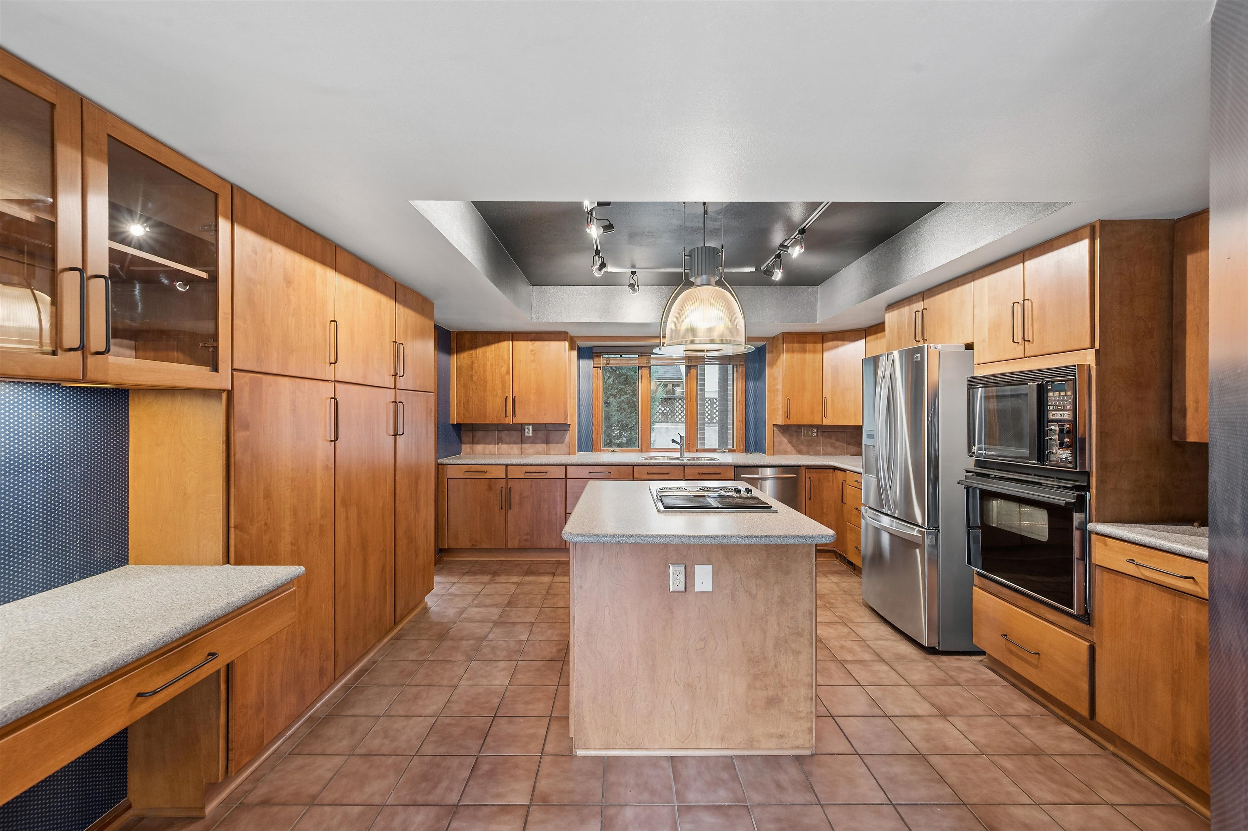  Architecturally distinctive home exudes a warm chalet and alpine feeling - 物件實景