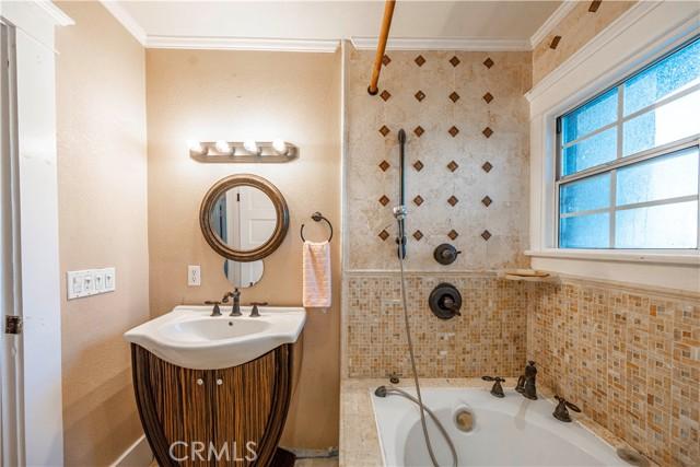 Los Angeles, California, 90016, United States, 4 Bedrooms Bedrooms, ,2 BathroomsBathrooms,Residential,For Sale,1850746