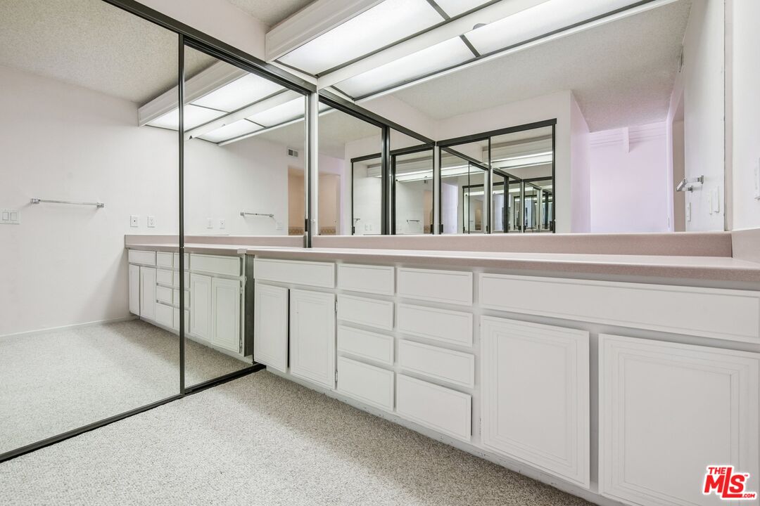 Pacific Palisades, California, 90272, United States, 4 Bedrooms Bedrooms, ,3 BathroomsBathrooms,Residential,For Sale,1989608