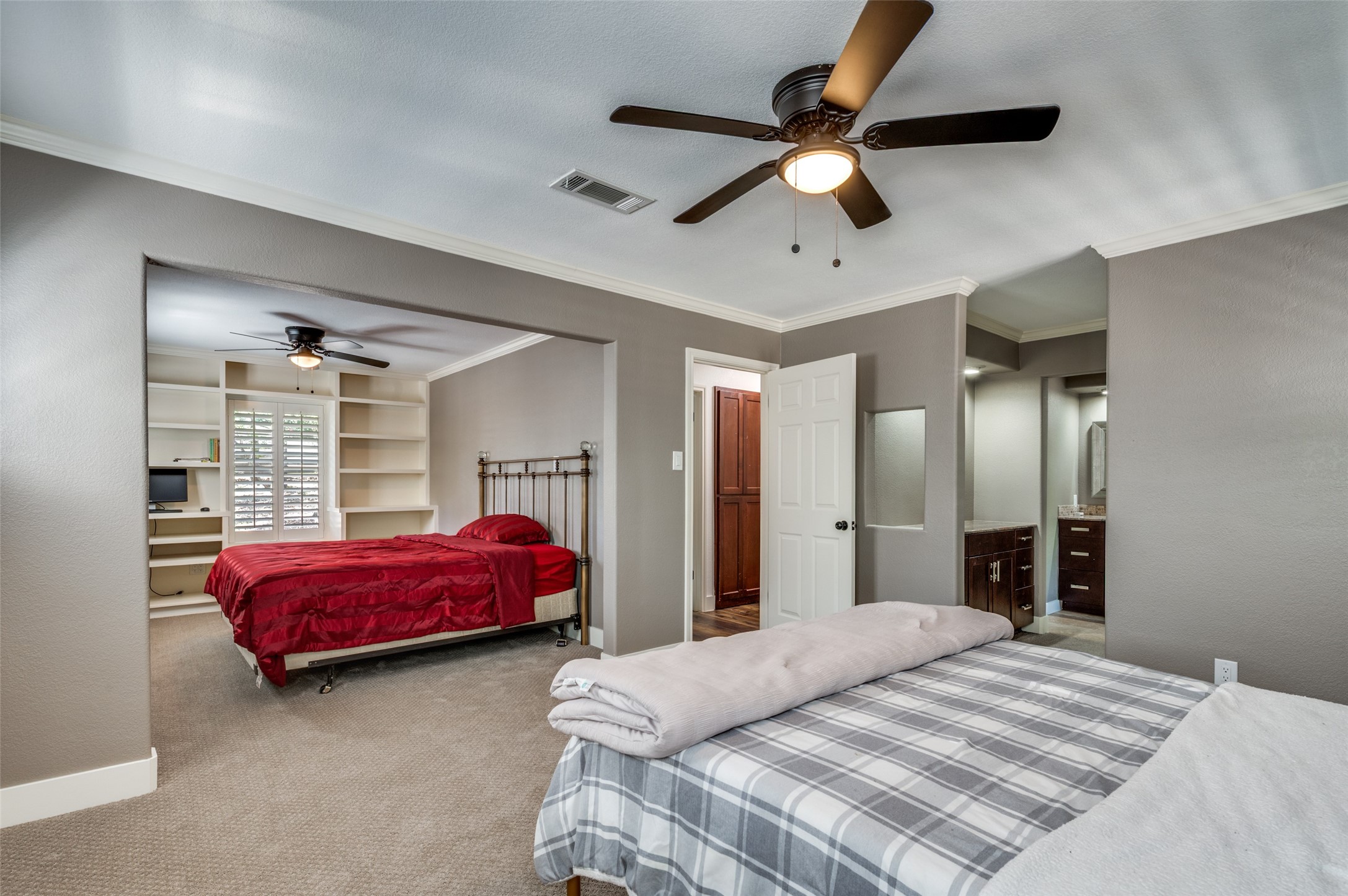 Arlington, Texas, 76017, United States, 3 Bedrooms Bedrooms, ,4 BathroomsBathrooms,Residential,For Sale,1934501