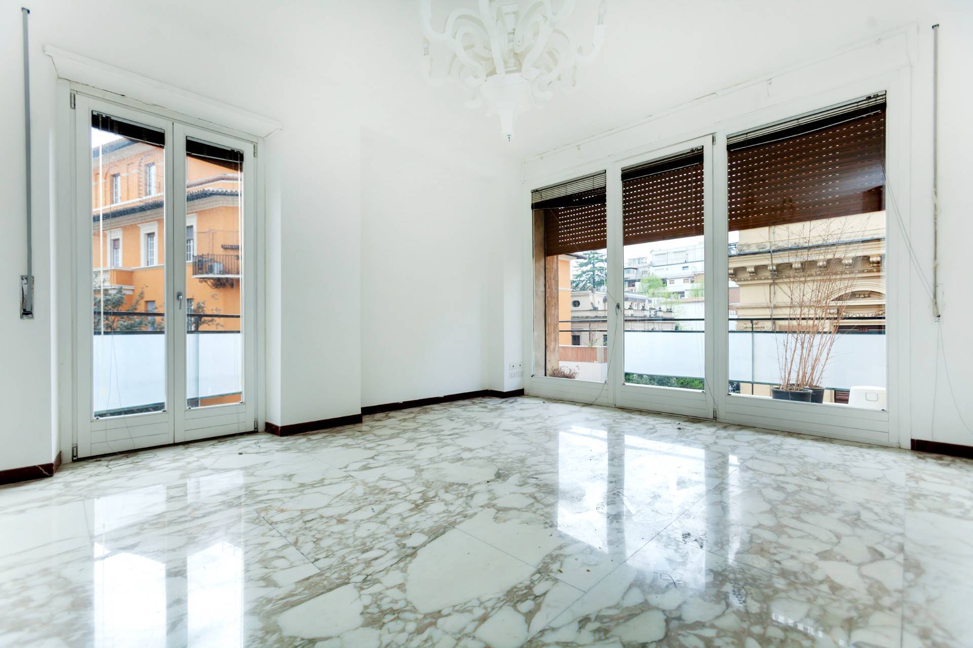 Roma, Roma, 00100, IT, 5 Bedrooms Bedrooms, ,3 BathroomsBathrooms,Residential,For Sale,1846886