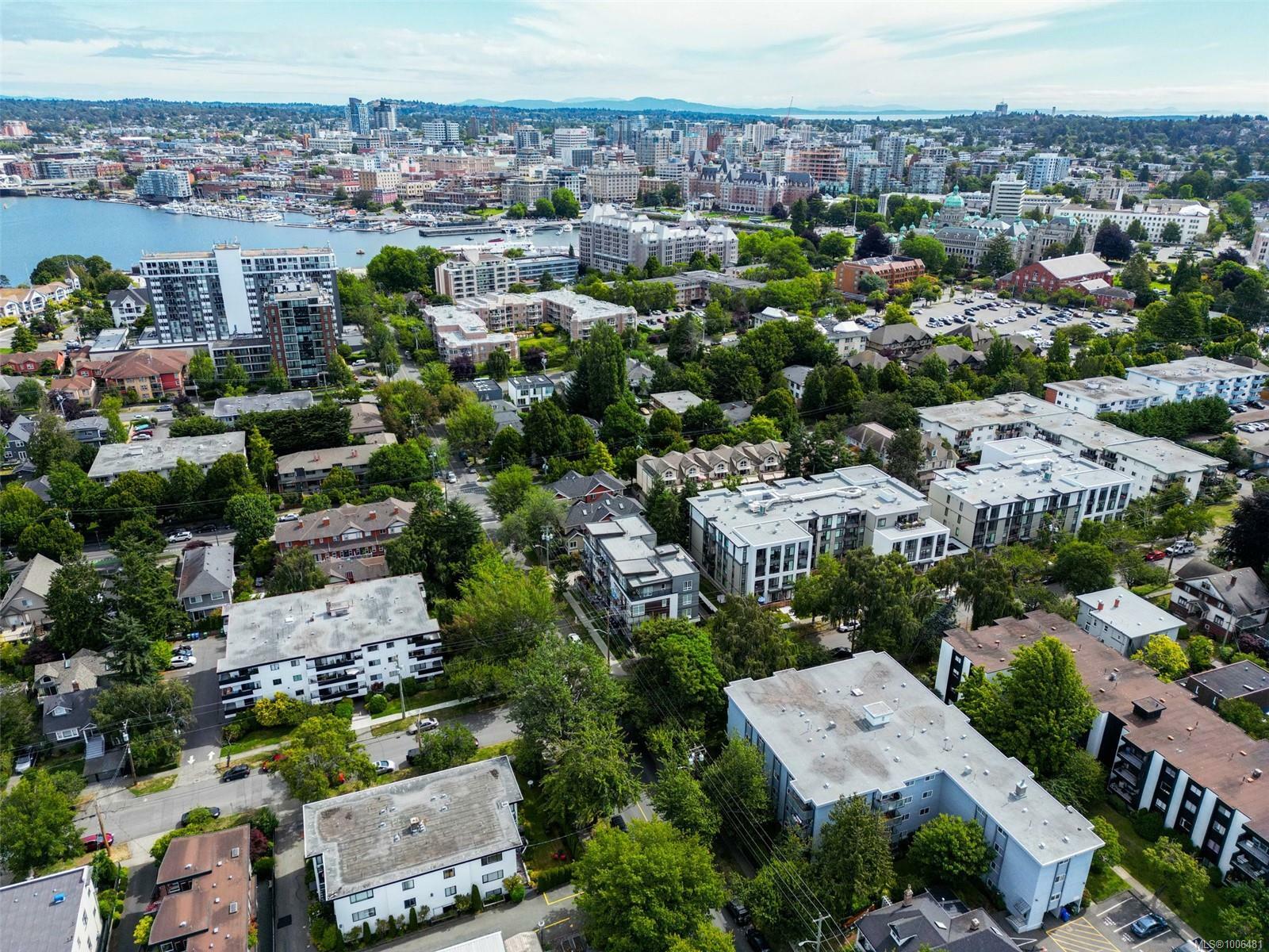 VICTORIA, British Columbia, V8V 1R5, CA, 2 Bedrooms Bedrooms, ,Residential,For Sale,1885284