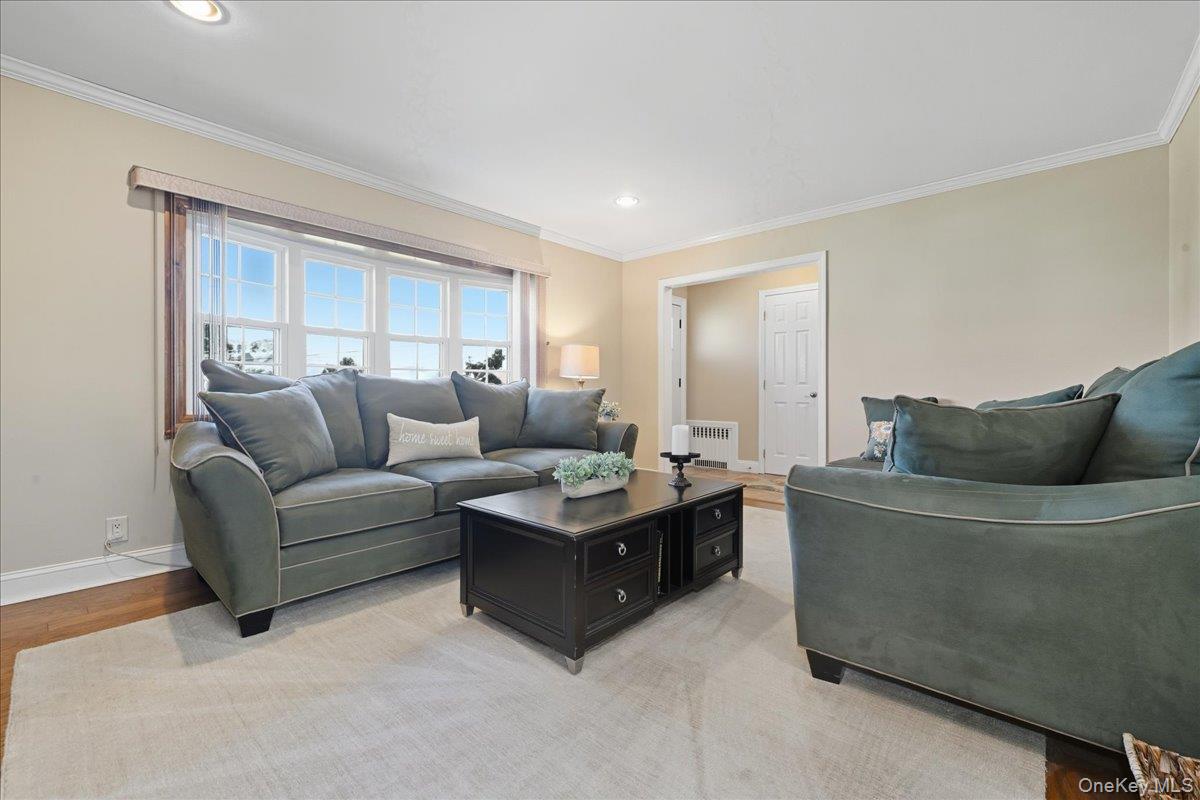 North Bellmore, New York, 11710, United States, 3 Bedrooms Bedrooms, ,2 BathroomsBathrooms,Residential,For Sale,1991697