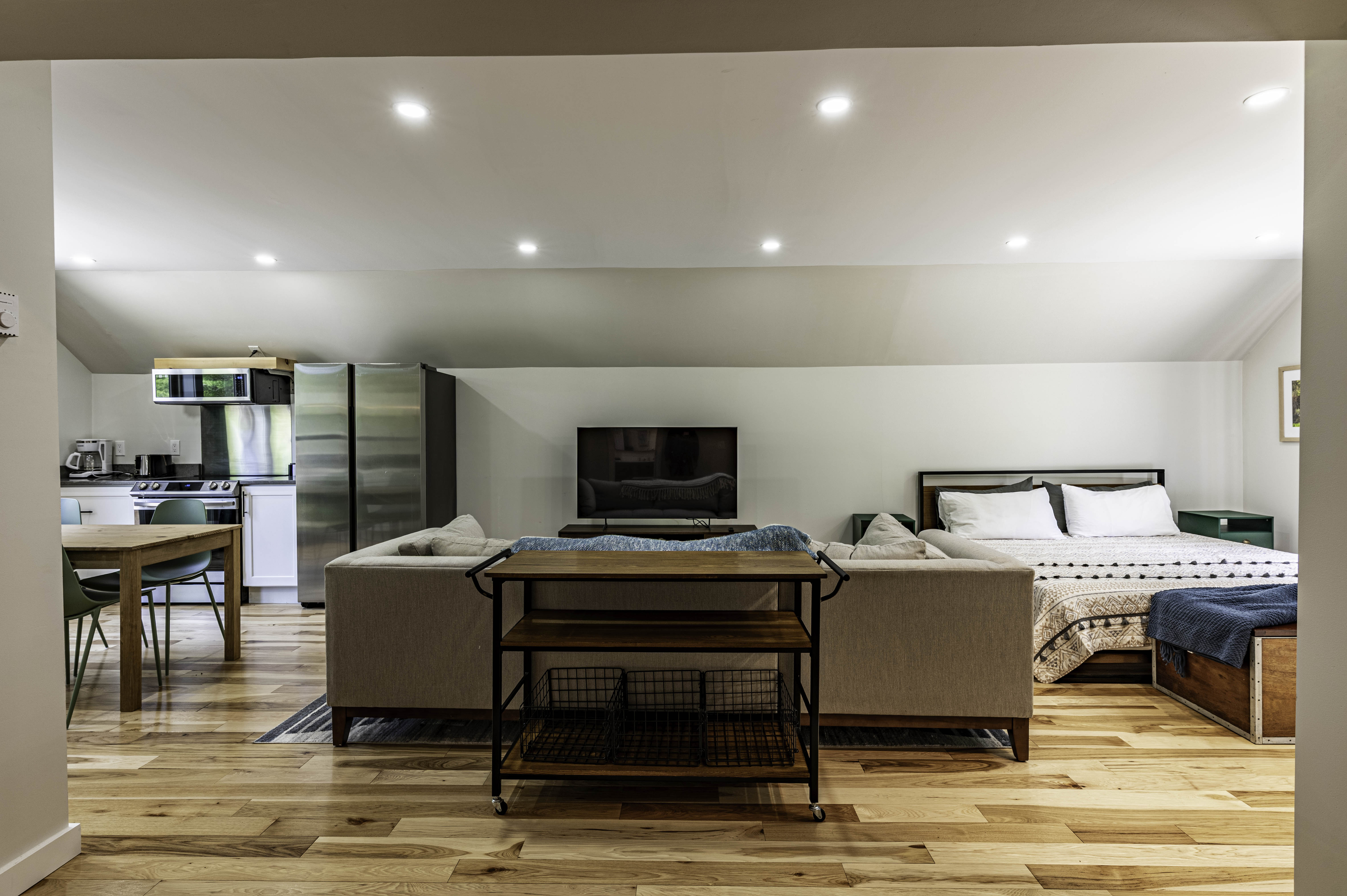  Ranch Style Home with Studio Apartment - 物件實景