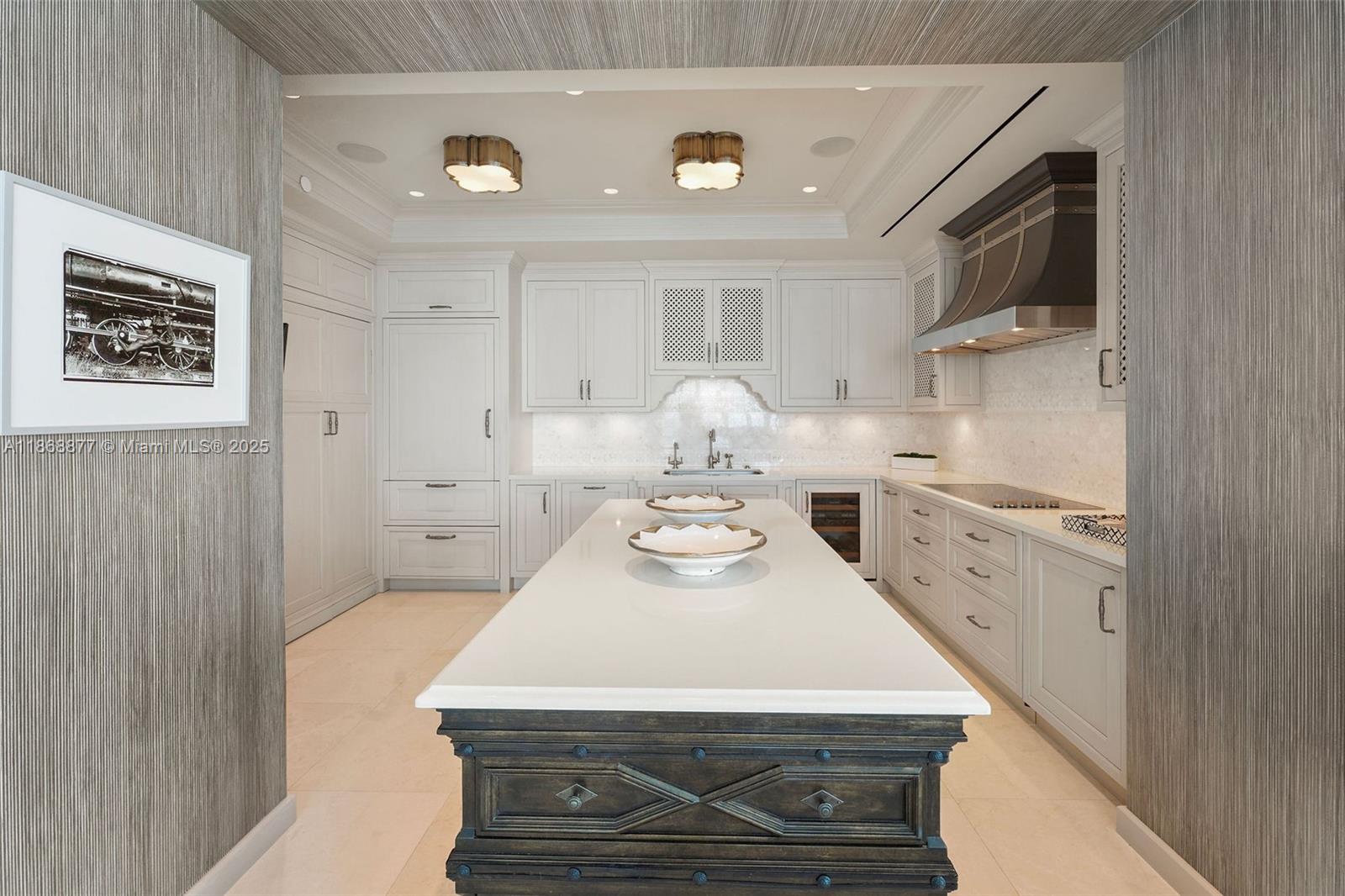 Miami Beach, Florida, 33140, United States, 3 Bedrooms Bedrooms, ,4 BathroomsBathrooms,Residential,For Sale,1934694