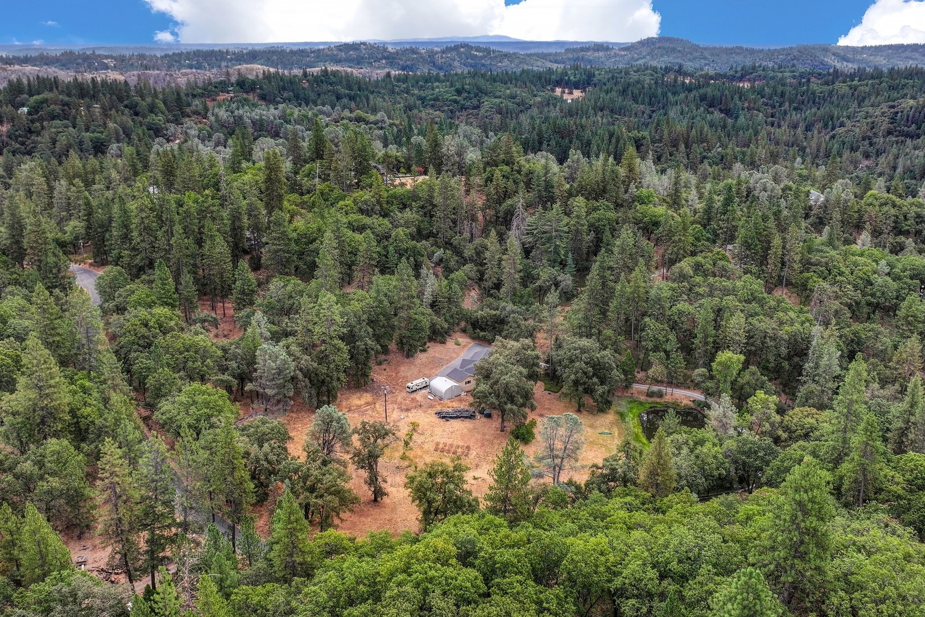  Spacious Grass Valley Country Property, 5 acres, shop and pond - 物件實景