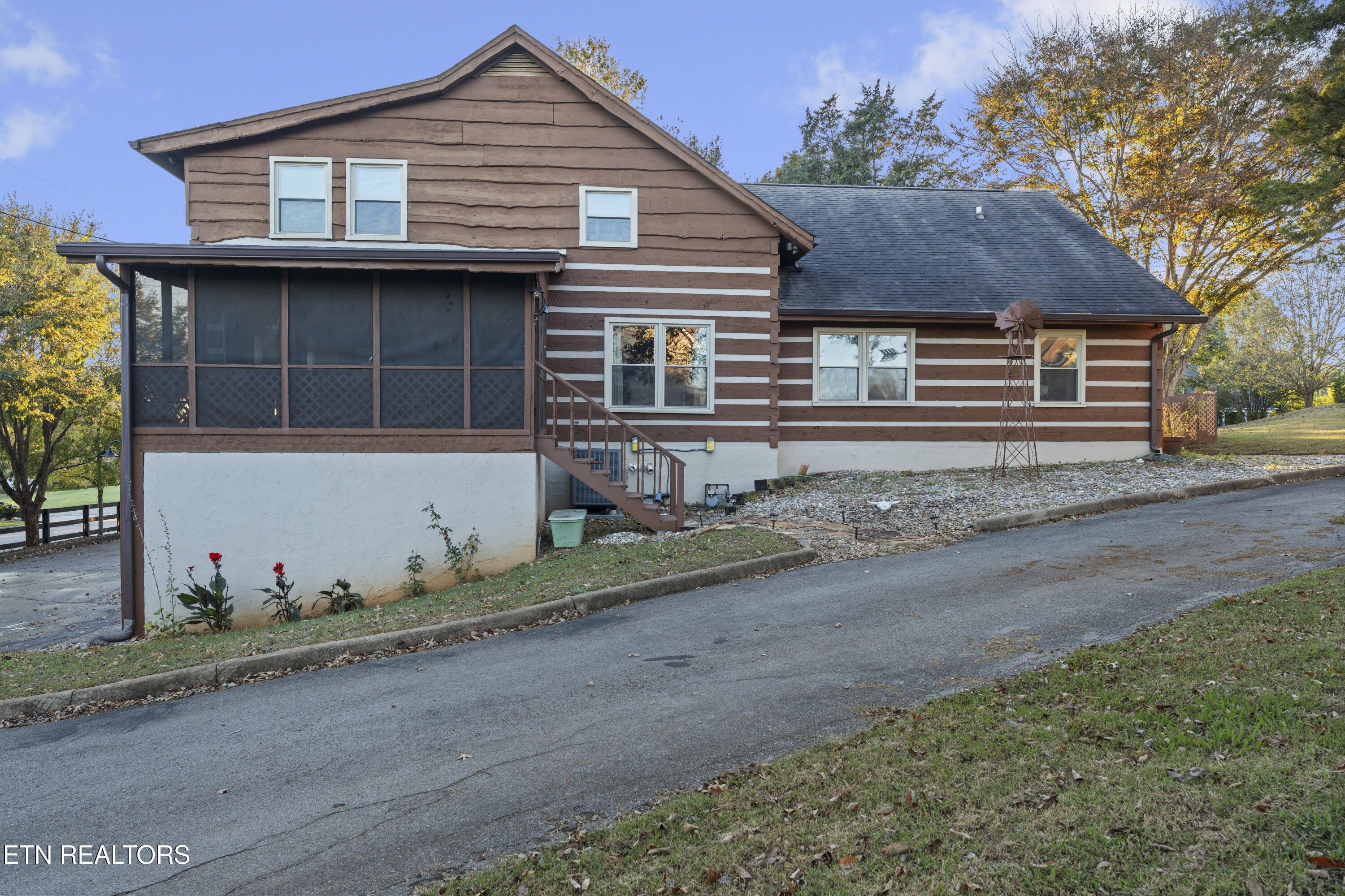 Knoxville, Tennessee, 37922, United States, 4 Bedrooms Bedrooms, ,4 BathroomsBathrooms,Residential,For Sale,1977894