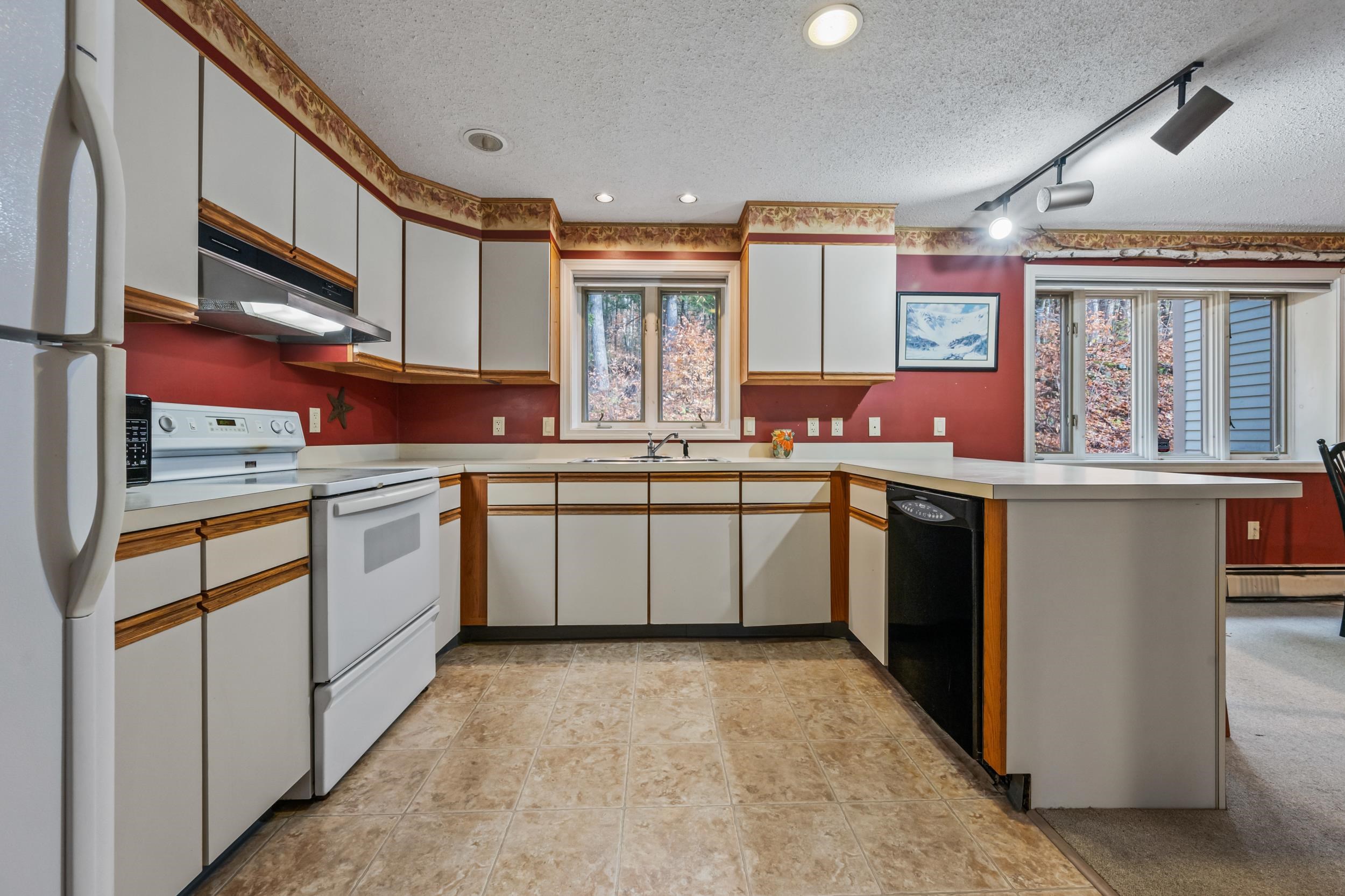 Jackson, New Hampshire, 03846, United States, 2 Bedrooms Bedrooms, ,2 BathroomsBathrooms,Residential,For Sale,1988015