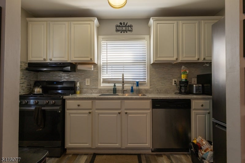 Linden City, New Jersey, 07036-2339, United States, 4 Bedrooms Bedrooms, ,2 BathroomsBathrooms,Residential,For Sale,2025753