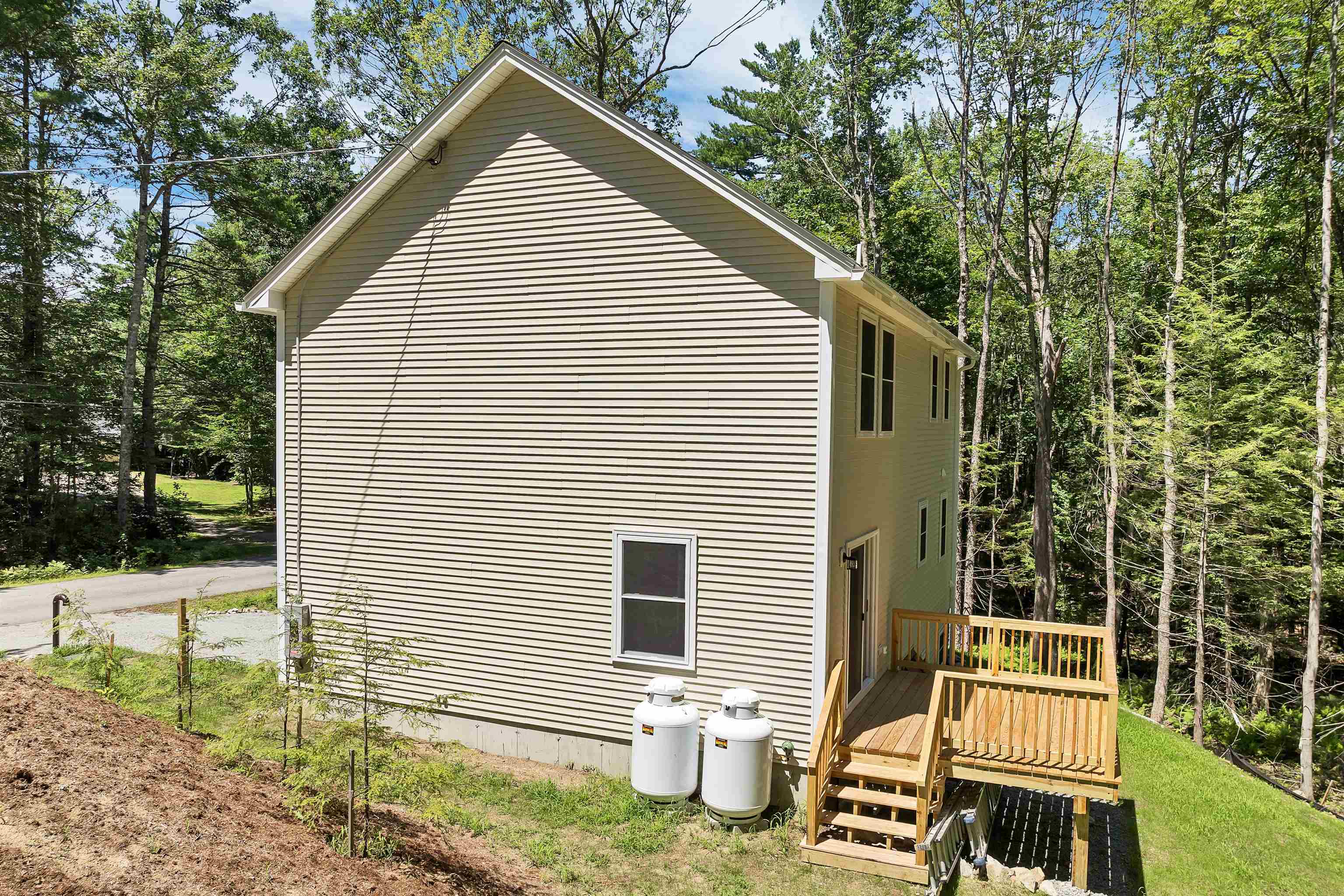 Bennington, New Hampshire, 03442, United States, 3 Bedrooms Bedrooms, ,2 BathroomsBathrooms,Residential,For Sale,1898255