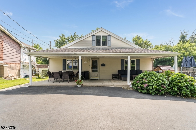 Phillipsburg Town, New Jersey, 08865, United States, 6 Bedrooms Bedrooms, ,4 BathroomsBathrooms,Residential,For Sale,1918649