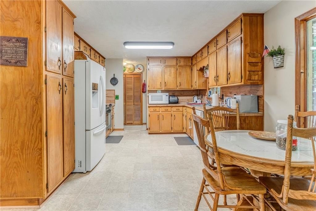 Ball Ground, Georgia, 30107, United States, 3 Bedrooms Bedrooms, ,2 BathroomsBathrooms,Residential,For Sale,1922985