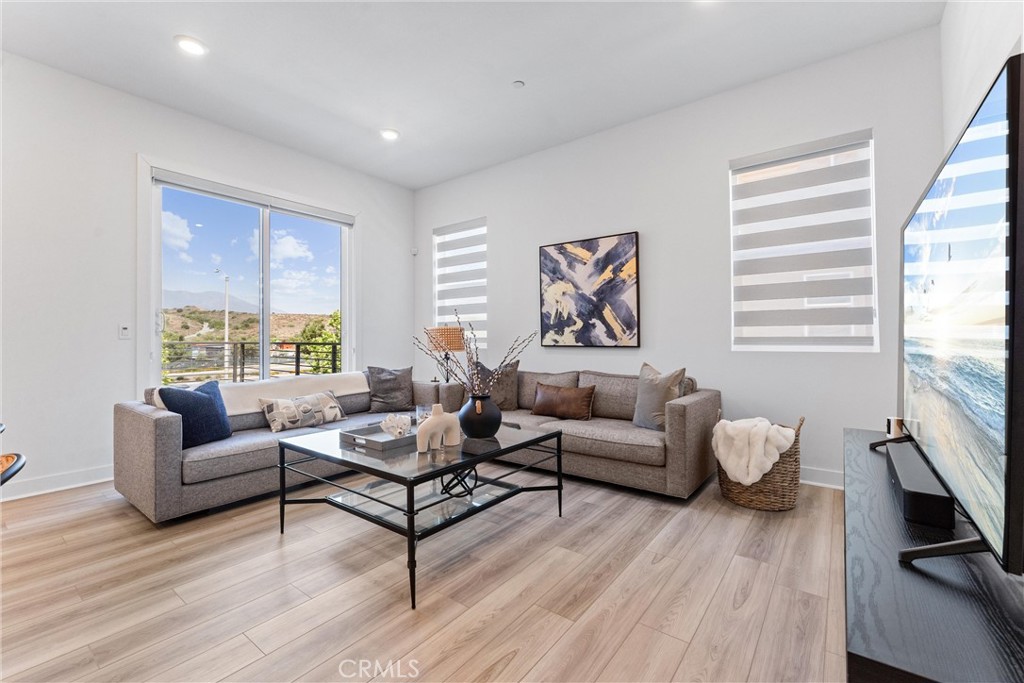 Irvine, California, 92618, United States, 2 Bedrooms Bedrooms, ,2 BathroomsBathrooms,Residential,For Sale,1988212