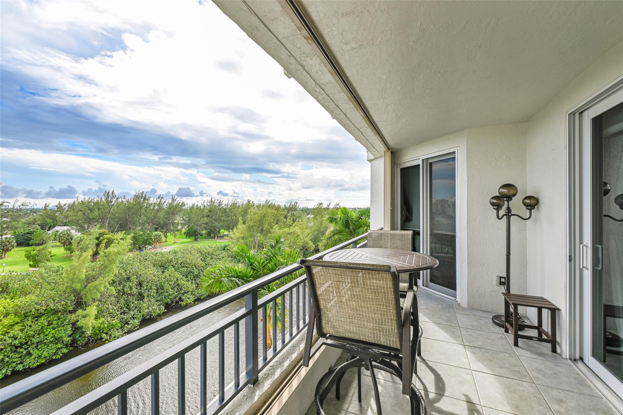 Pompano Beach, Florida, 33062, United States, 2 Bedrooms Bedrooms, ,3 BathroomsBathrooms,Residential,For Sale,1976092