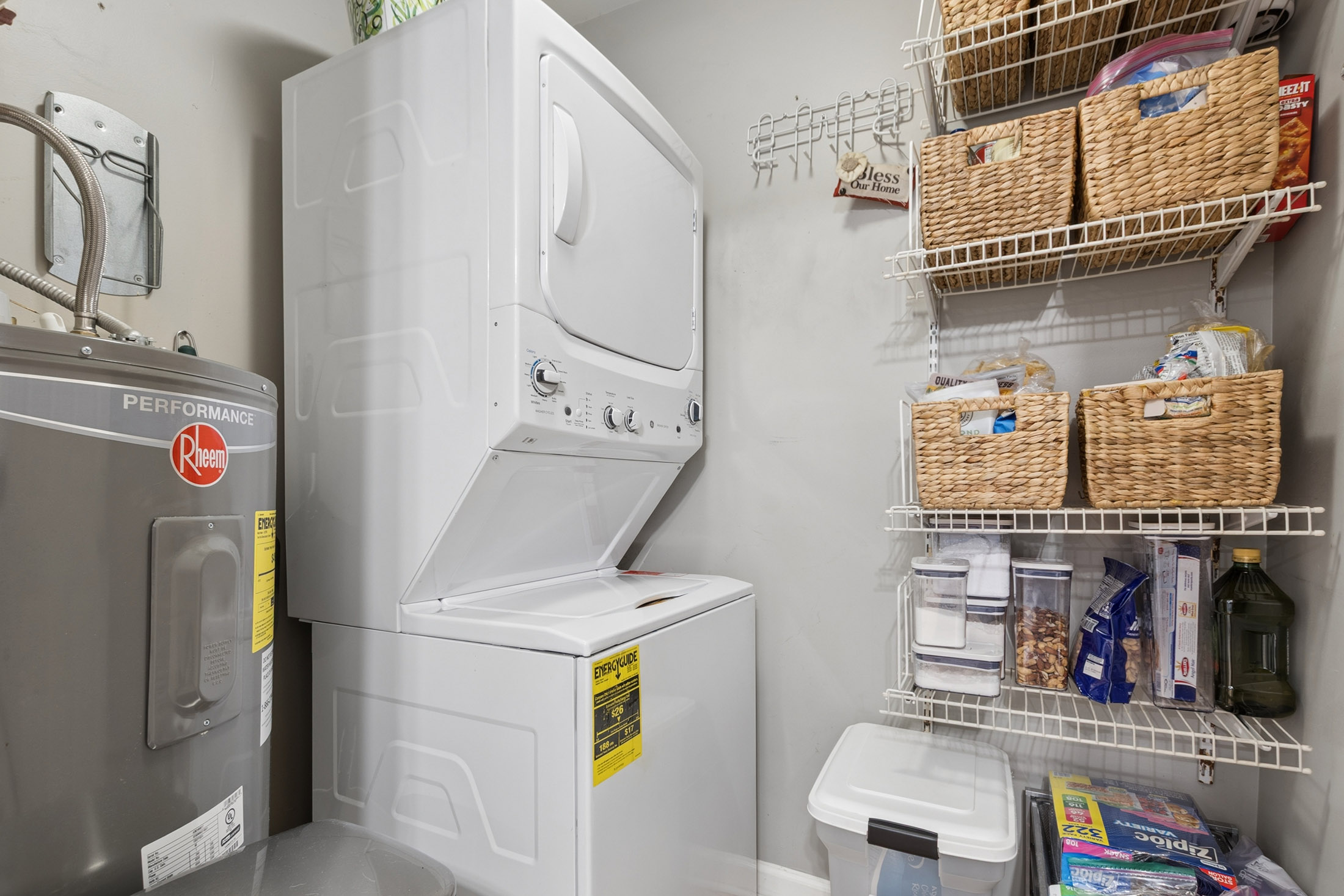  Beautifully Updated Two-story Townhome - 物件實景