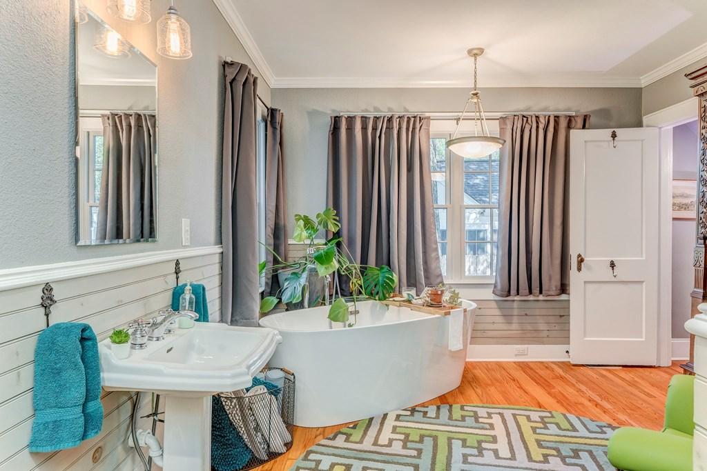 DALTON, Georgia, 30720, United States, 3 Bedrooms Bedrooms, ,4 BathroomsBathrooms,Residential,For Sale,1966909