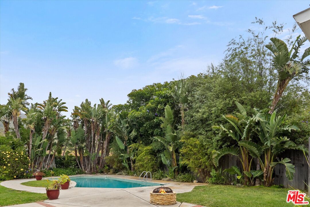 Malibu, California, 90265, United States, 4 Bedrooms Bedrooms, ,3 BathroomsBathrooms,Residential,For Sale,1859760