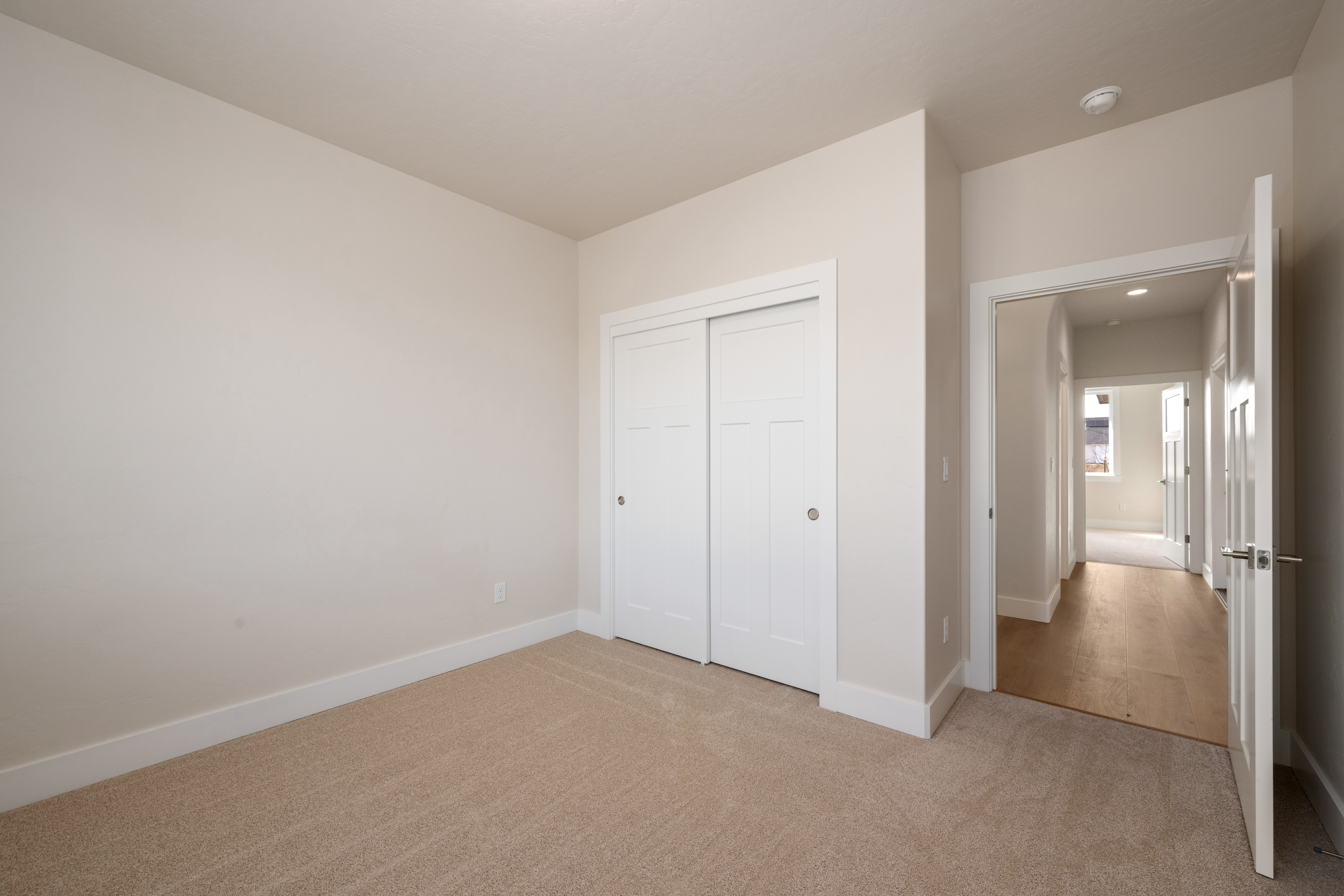  Apple Valley Gem with4 Beds and Custom Finishes - 物件實景