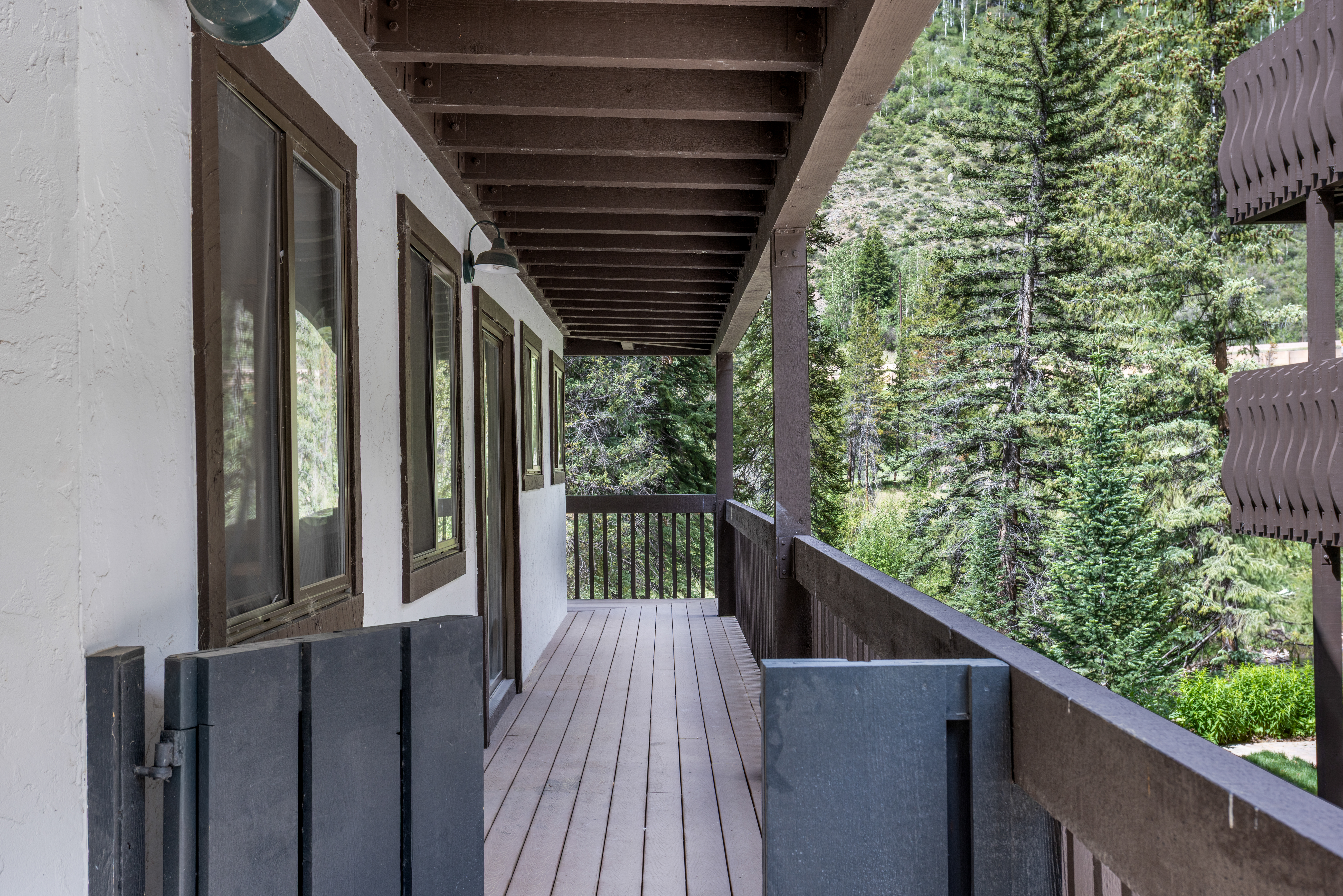  Located a Sweeping Bend of Gore Creek with Resort-Style Amenities - 物件實景