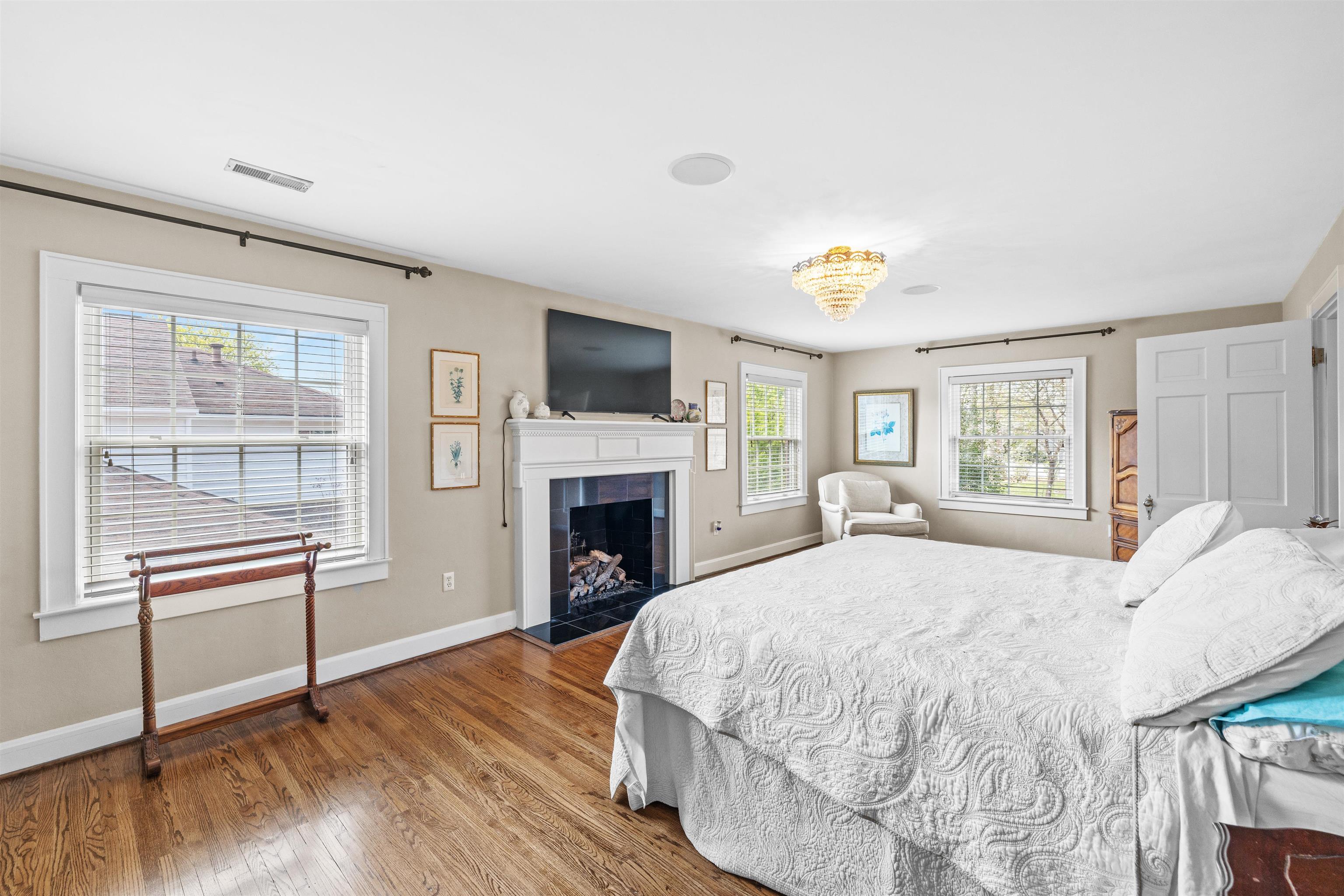 Owensboro, Kentucky, 42301, United States, 4 Bedrooms Bedrooms, ,4 BathroomsBathrooms,Residential,For Sale,1924397