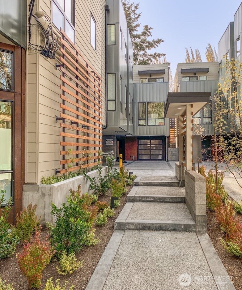 Seattle, Washington, 98122, United States, 2 Bedrooms Bedrooms, ,1 BathroomBathrooms,Residential,For Sale,1896236