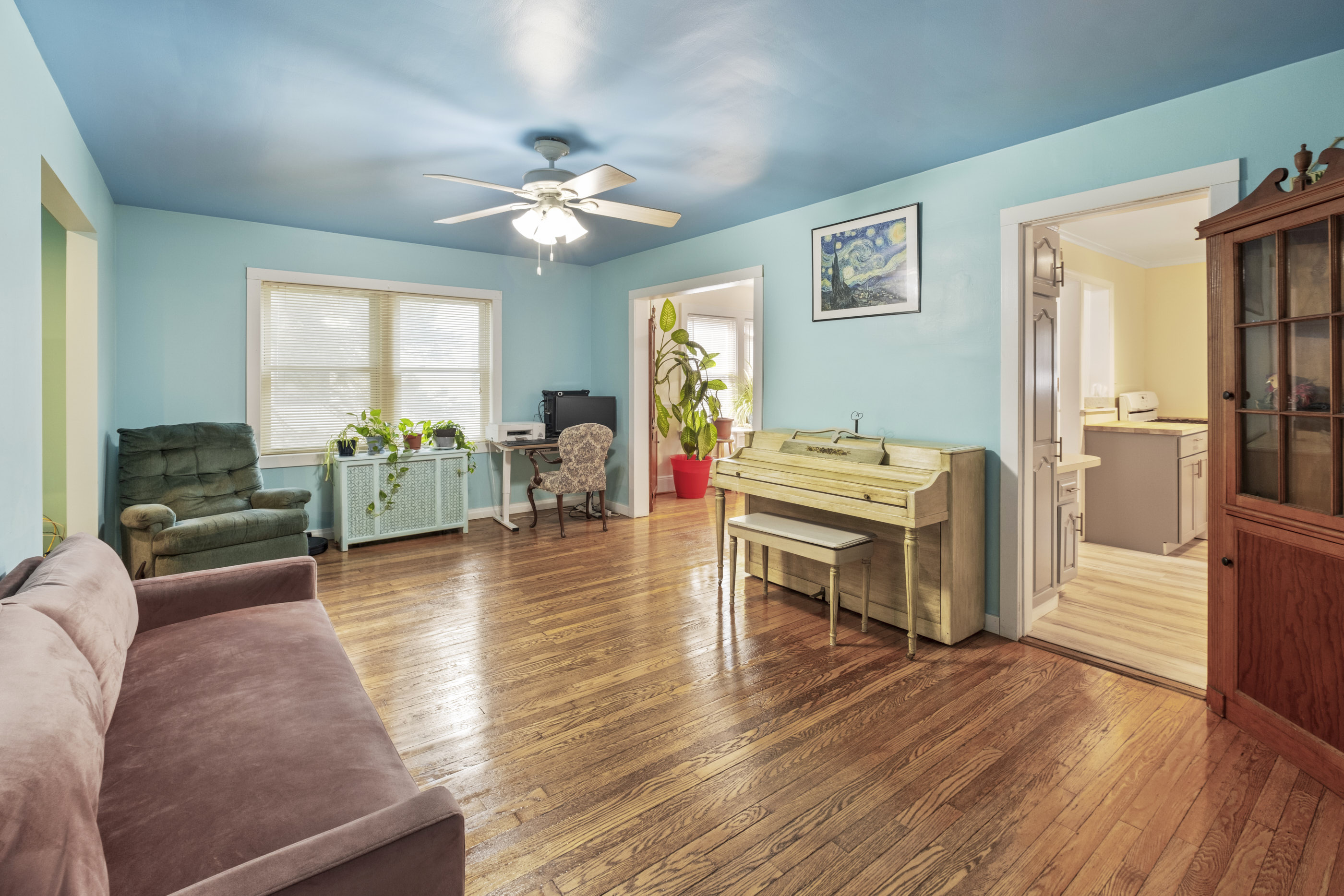 Floral Park, New York, 11001, United States, 3 Bedrooms Bedrooms, ,2 BathroomsBathrooms,Residential,For Sale,1974031