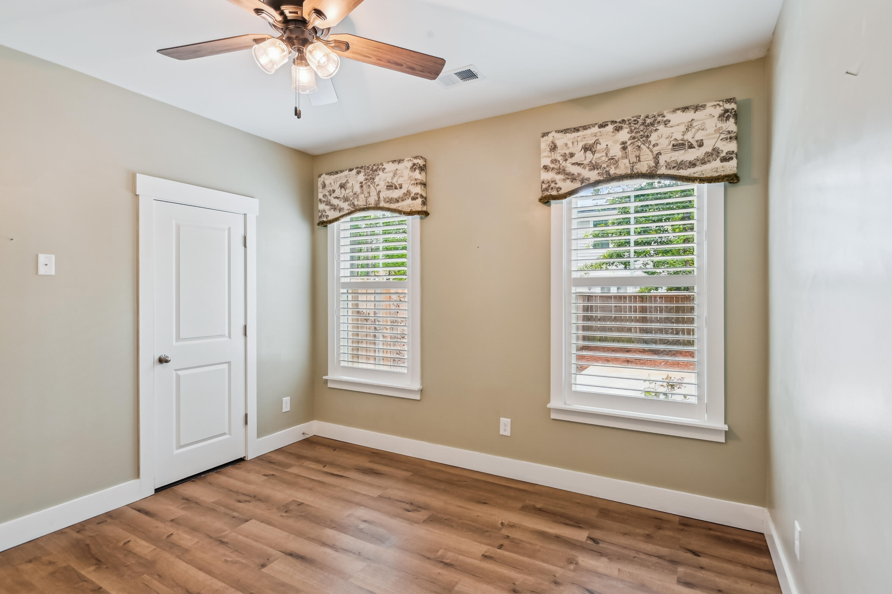Summerville, South Carolina, 29483, United States, 4 Bedrooms Bedrooms, ,4 BathroomsBathrooms,Residential,For Sale,1897286