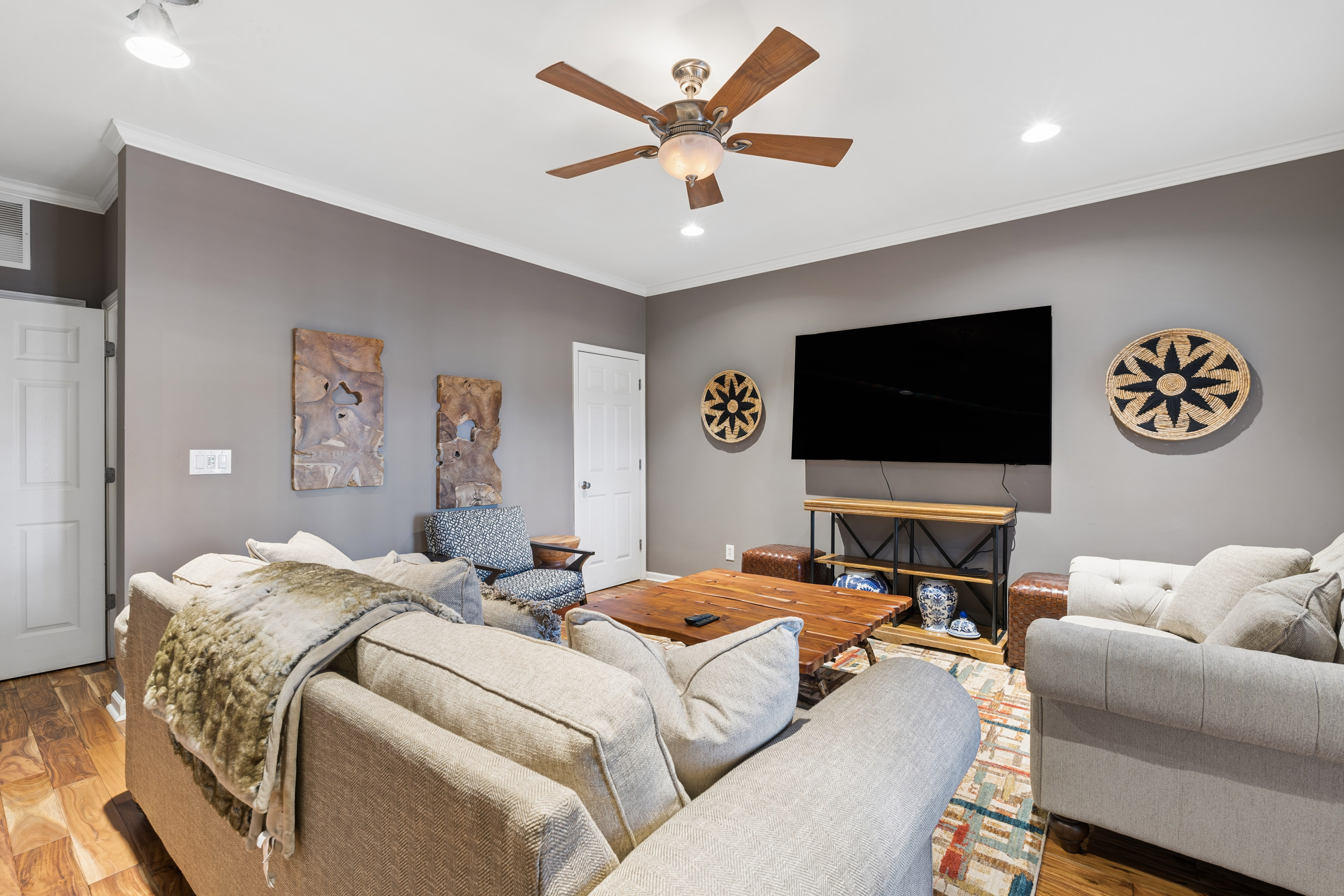  Elegant and Light-filled Townhome in Gated Olde Ivy at Vinings Community - 物件實景