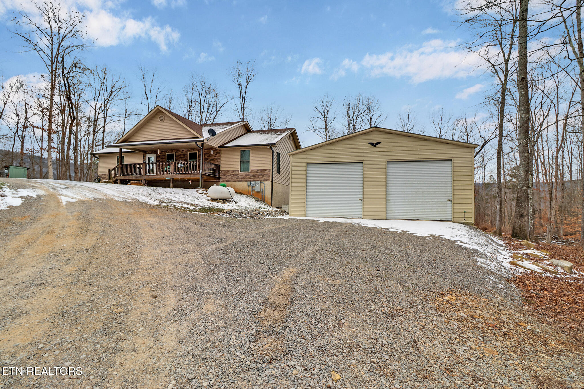 Jamestown, Tennessee, 38556, United States, 4 Bedrooms Bedrooms, ,3 BathroomsBathrooms,Residential,For Sale,2017691