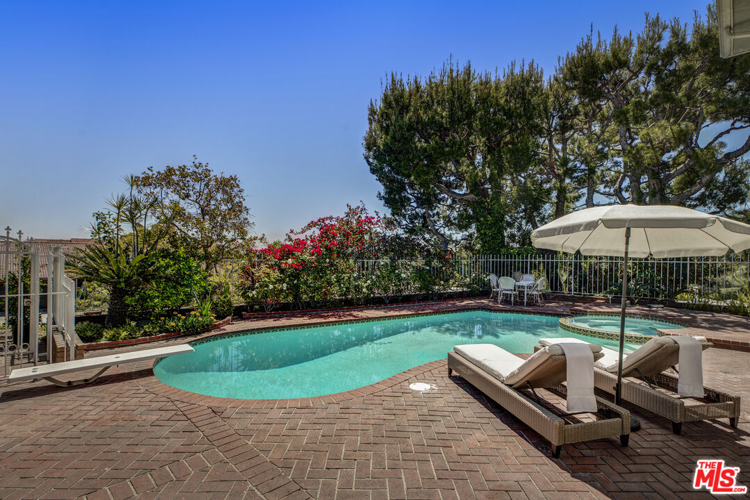 Los Angeles, California, 90027, United States, 4 Bedrooms Bedrooms, ,4 BathroomsBathrooms,Residential,For Sale,1918176