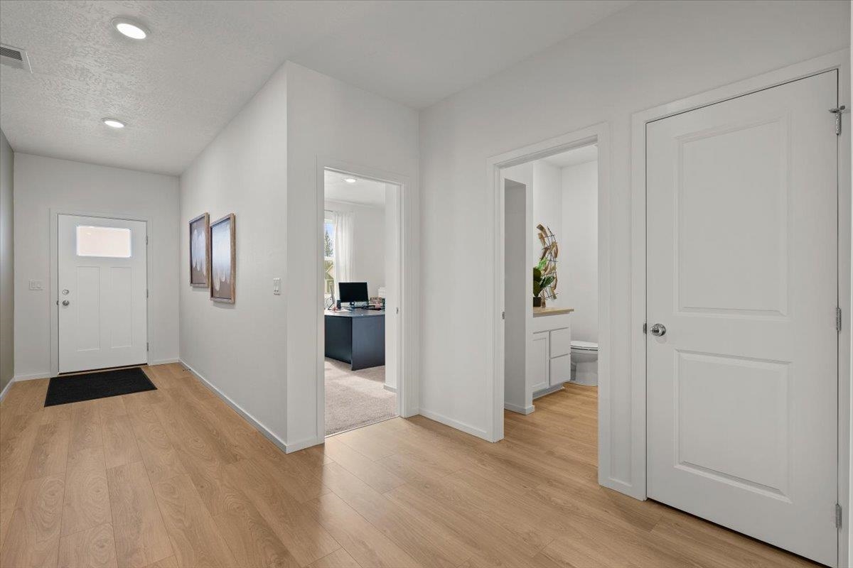 Deer Park, Washington, 99006, United States, 3 Bedrooms Bedrooms, ,2 BathroomsBathrooms,Residential,For Sale,1873845