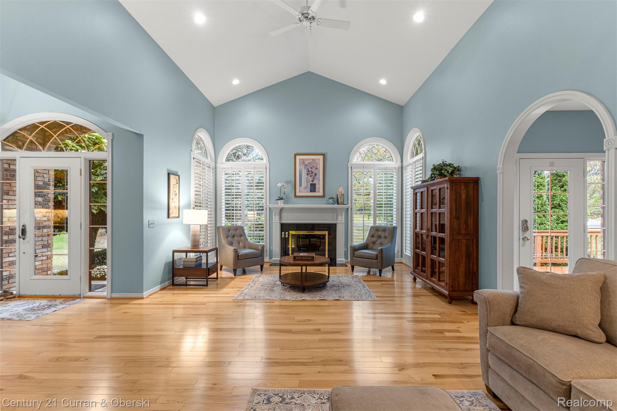 Shelby Charter Township, Michigan, 48316, United States, 2 Bedrooms Bedrooms, ,4 BathroomsBathrooms,Residential,For Sale,1977088