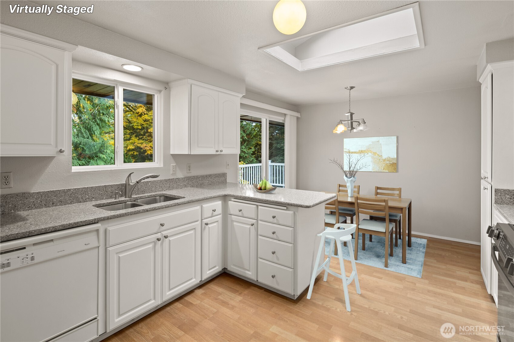 Redmond, Washington, 98052, United States, 3 Bedrooms Bedrooms, ,2 BathroomsBathrooms,Residential,For Sale,1990985