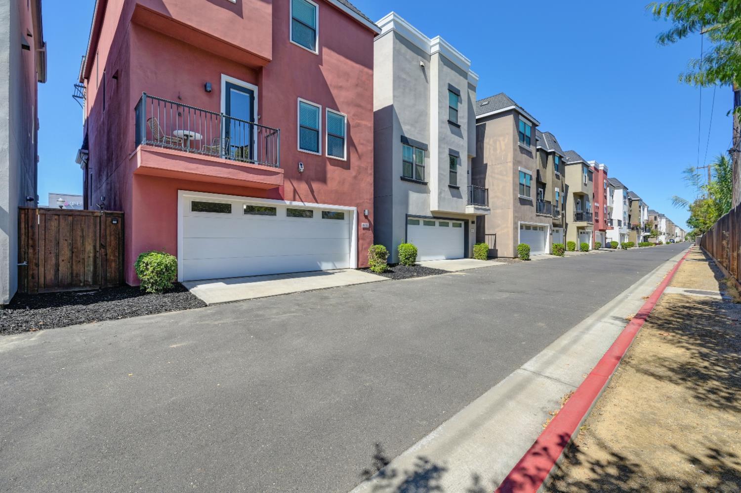 Sacramento, California, 95818, United States, 3 Bedrooms Bedrooms, ,3 BathroomsBathrooms,Residential,For Sale,1988052