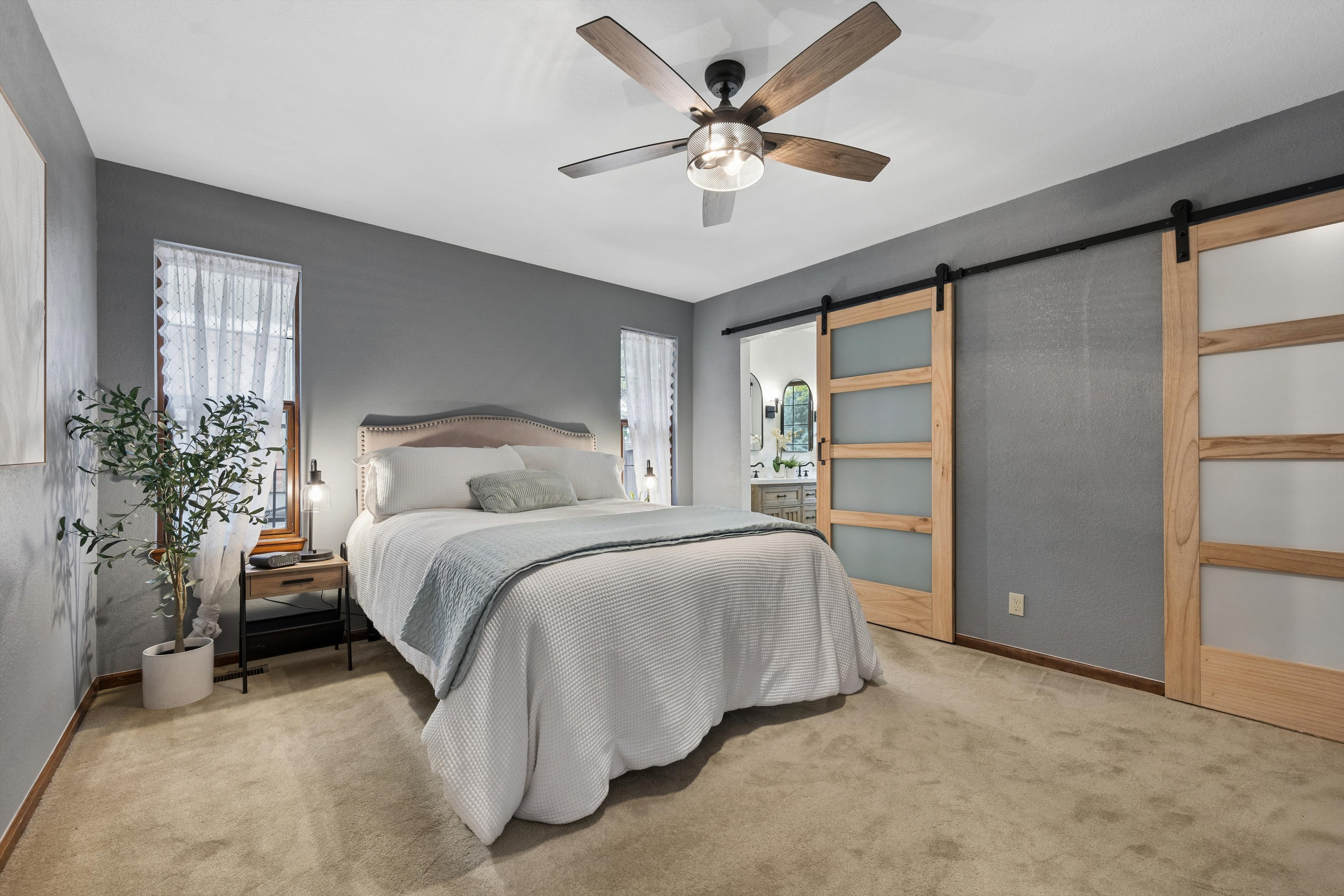  Thoughtfully Updated and Beautifully Maintained Ranch-Style Residence - 物件實景