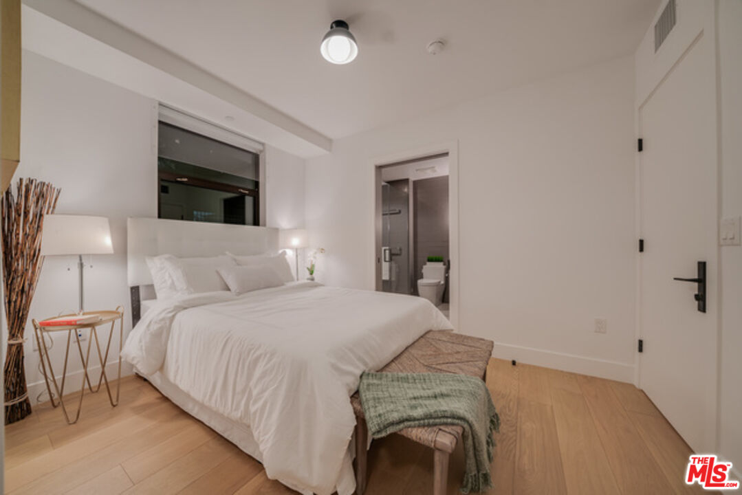 Los Angeles, California, 90024, United States, 2 Bedrooms Bedrooms, ,2 BathroomsBathrooms,Residential,For Sale,1940220