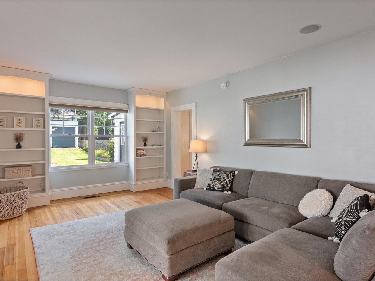Burlington, Vermont, 05401, United States, 5 Bedrooms Bedrooms, ,2 BathroomsBathrooms,Residential,For Sale,1862244