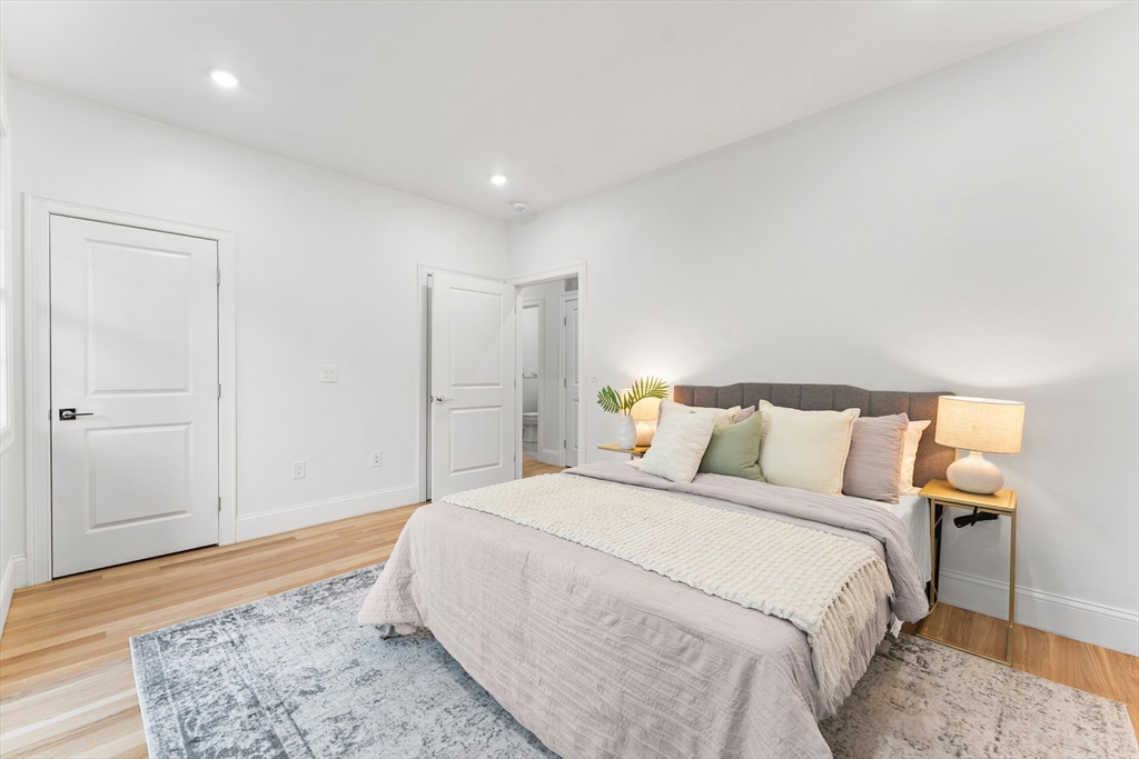 Marlborough, Massachusetts, 01752, United States, 2 Bedrooms Bedrooms, ,3 BathroomsBathrooms,Residential,For Sale,1891065