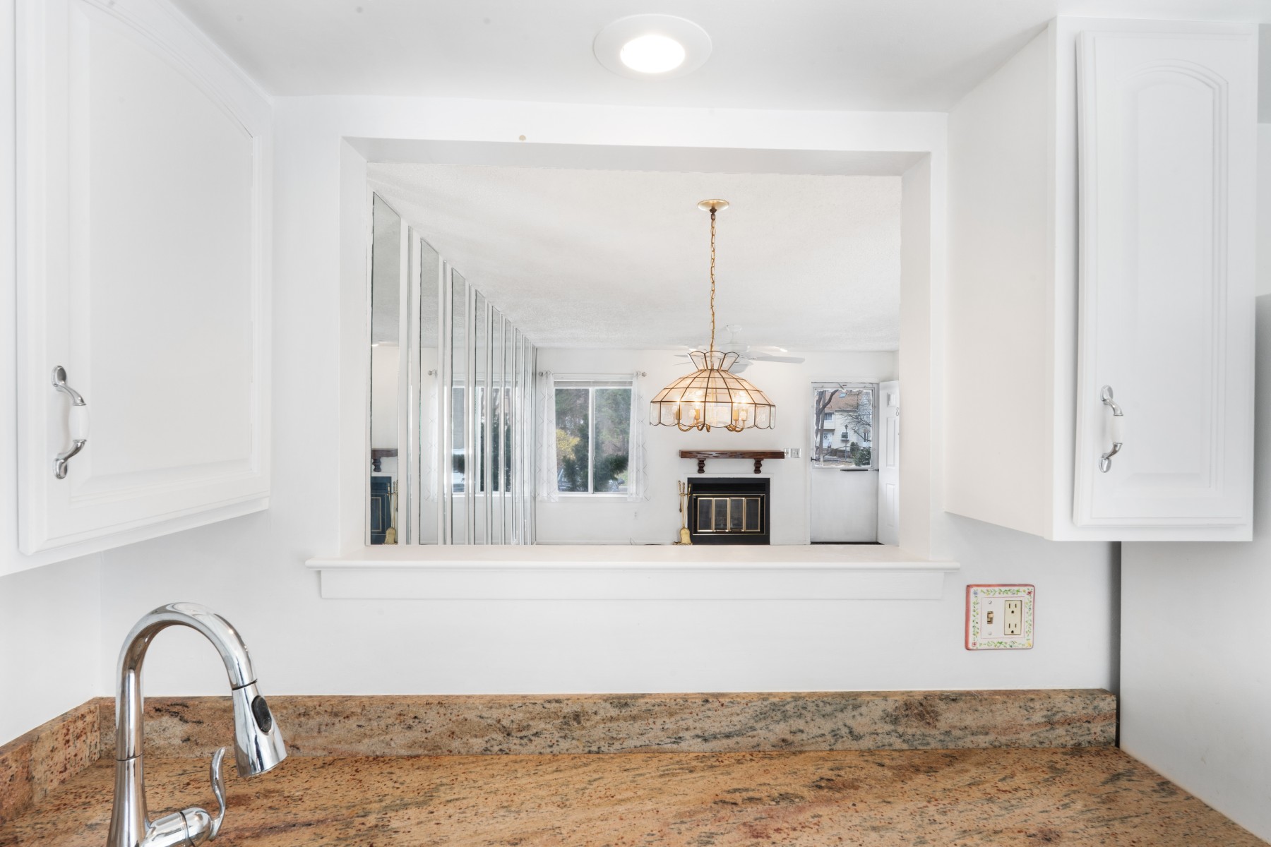  ?Westbrook Woods? Well Maintained Townhome - 物件實景