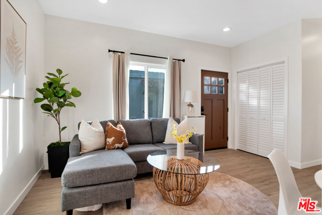 Los Angeles, California, 90025, United States, 5 Bedrooms Bedrooms, ,4 BathroomsBathrooms,Residential,For Sale,1934353