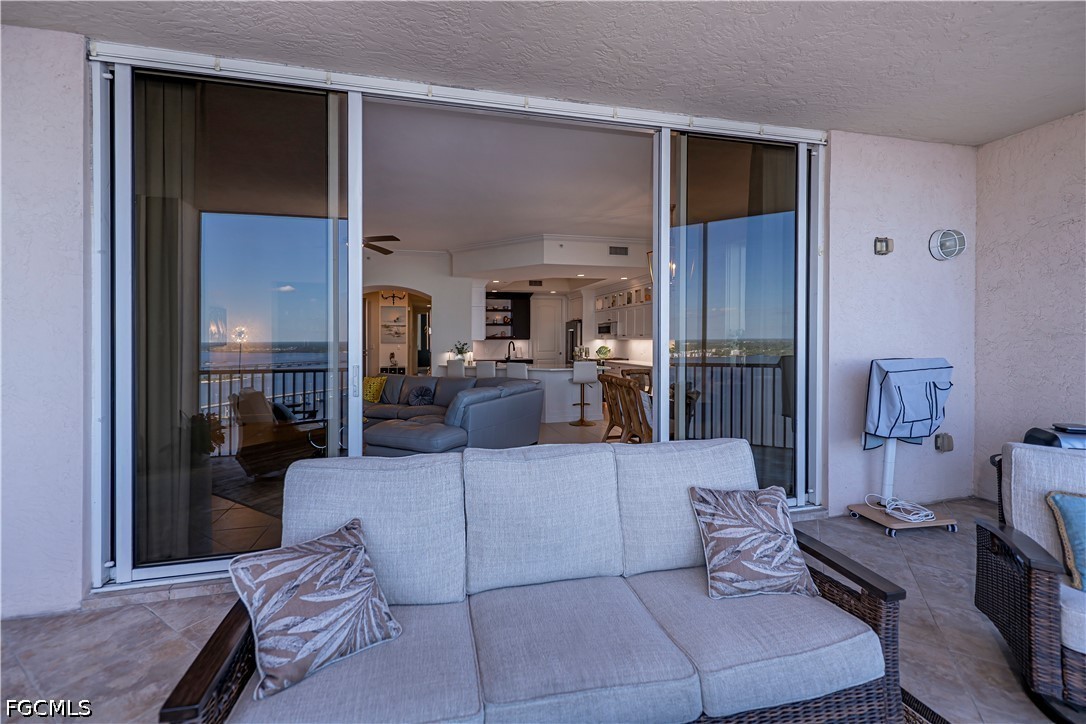Fort Myers, Florida, 33901, United States, 3 Bedrooms Bedrooms, ,2 BathroomsBathrooms,Residential,For Sale,2037285
