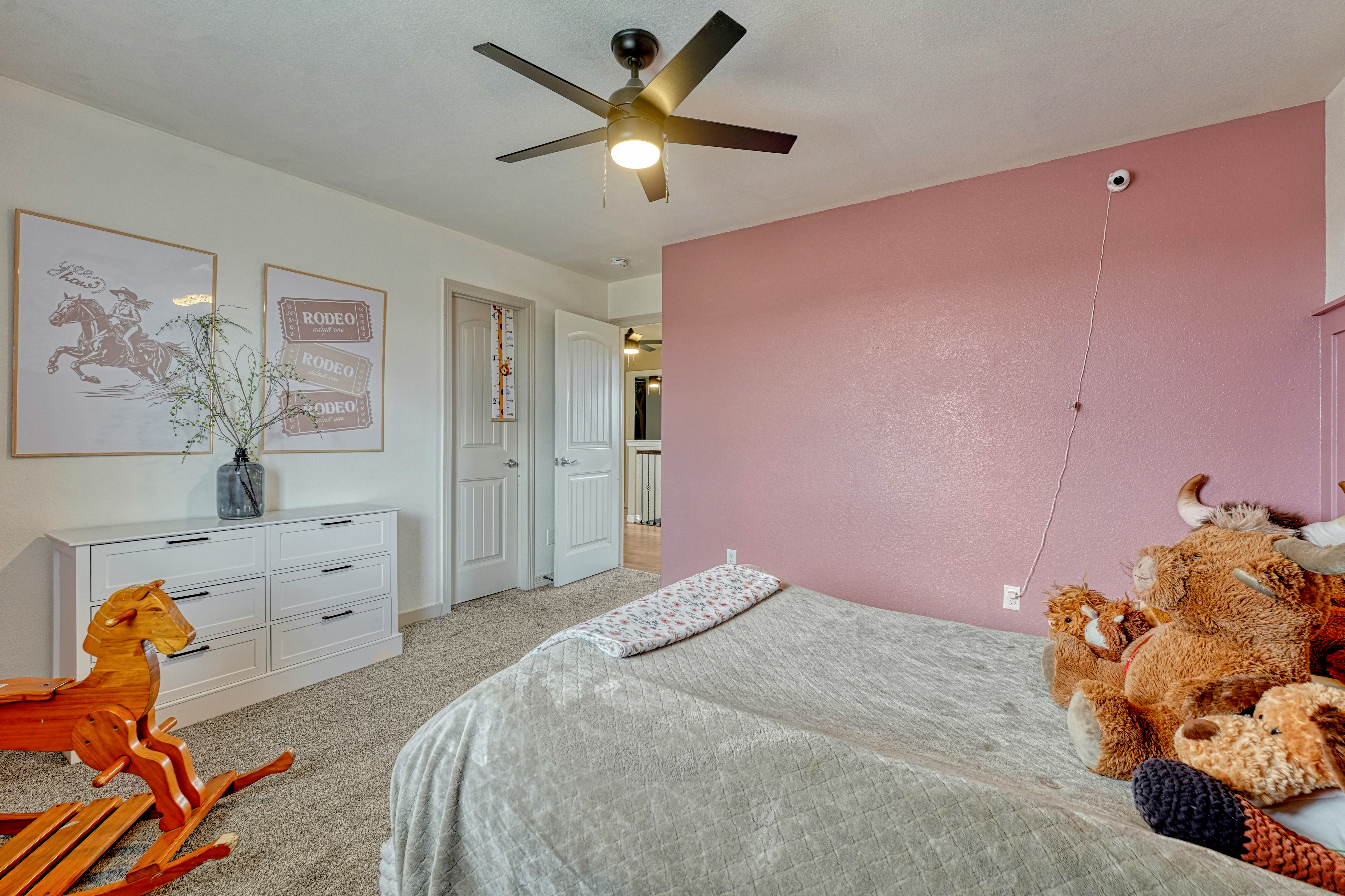  Exceptionally Updated Residence in The Meadows at Lorson Ranch - 物件實景