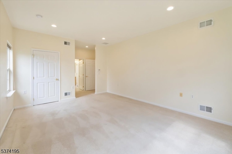 Franklin Twp., New Jersey, 08873, United States, 3 Bedrooms Bedrooms, ,2 BathroomsBathrooms,Residential,For Sale,1908431