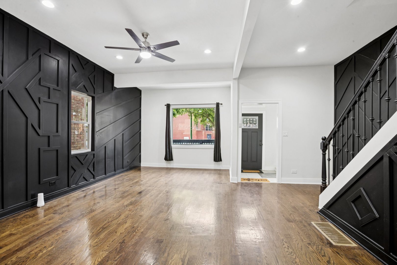 Chicago, Illinois, 60637, United States, 4 Bedrooms Bedrooms, ,4 BathroomsBathrooms,Residential,For Sale,2001250