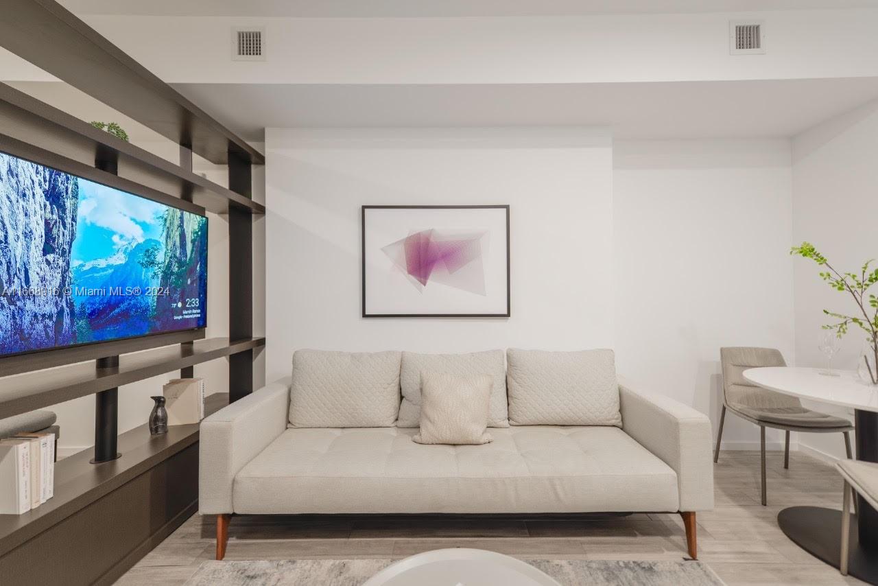 398 NE 5th St Unit 1708, Miami, Florida, 33132, United States, 1 Bedroom Bedrooms, ,1 BathroomBathrooms,Residential,For Sale,398 NE 5th St Unit 1708,1632142