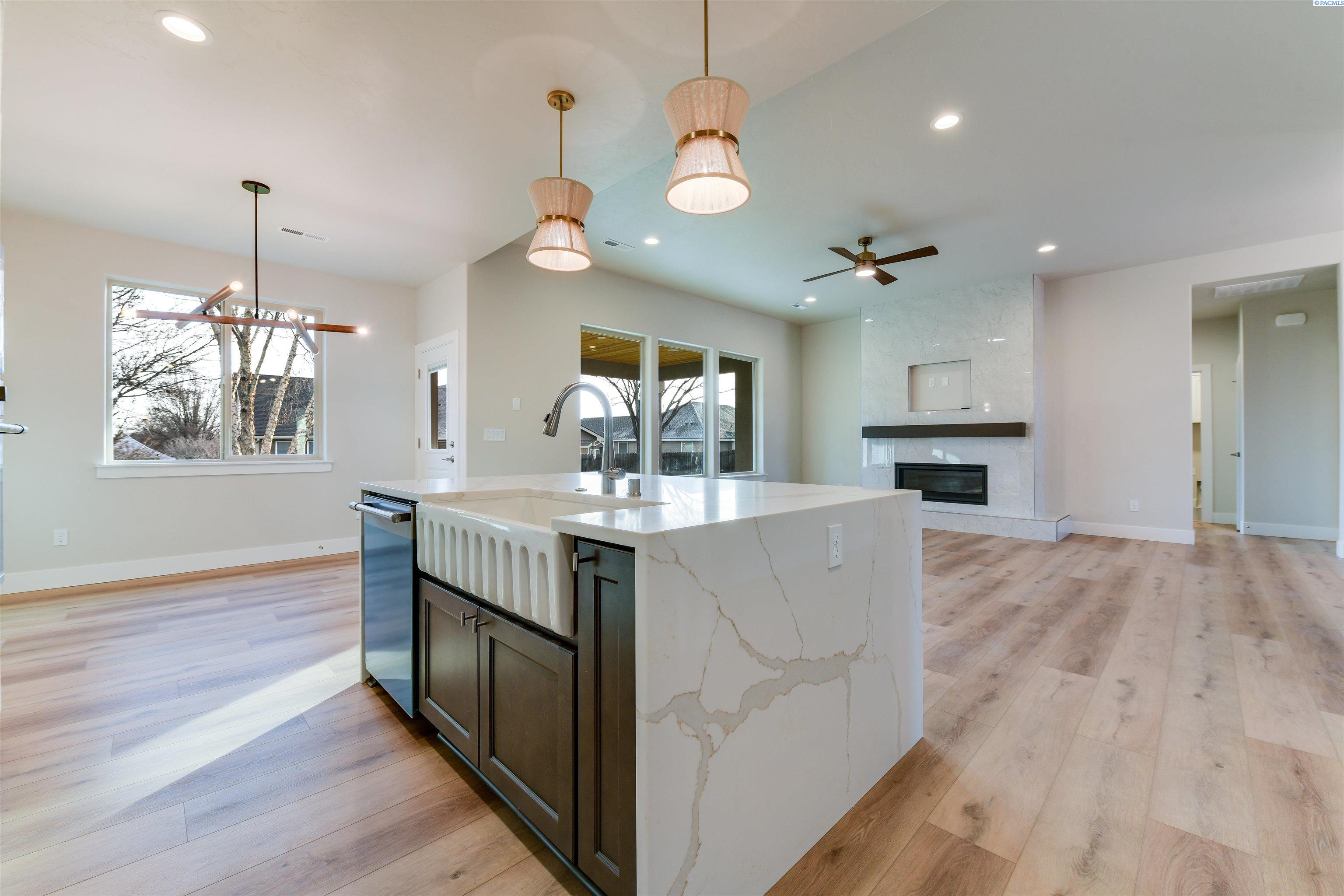 Richland, Washington, 99352, United States, 3 Bedrooms Bedrooms, ,2 BathroomsBathrooms,Residential,For Sale,1898380